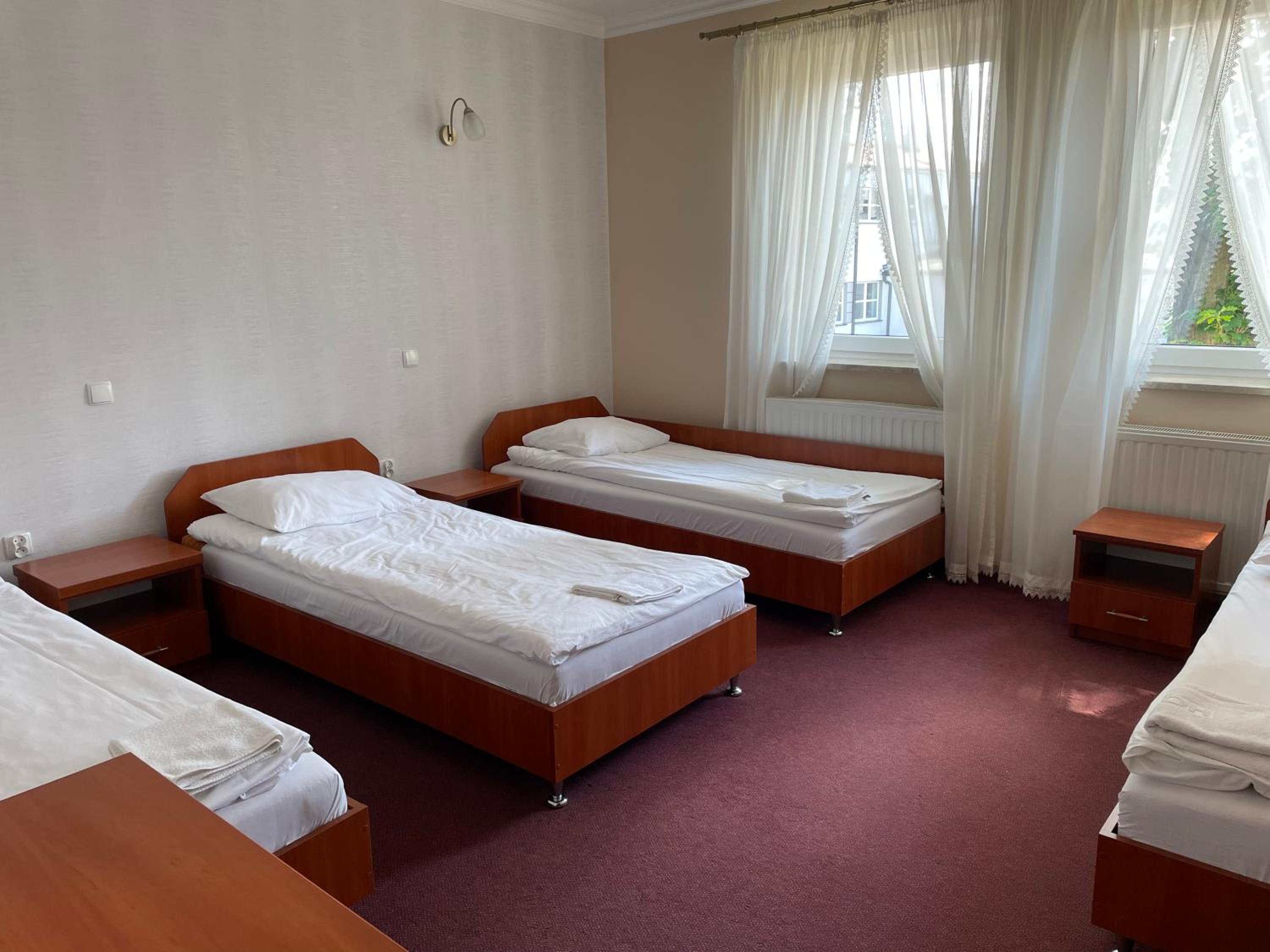 Economy Quadruple Room - Photo 6