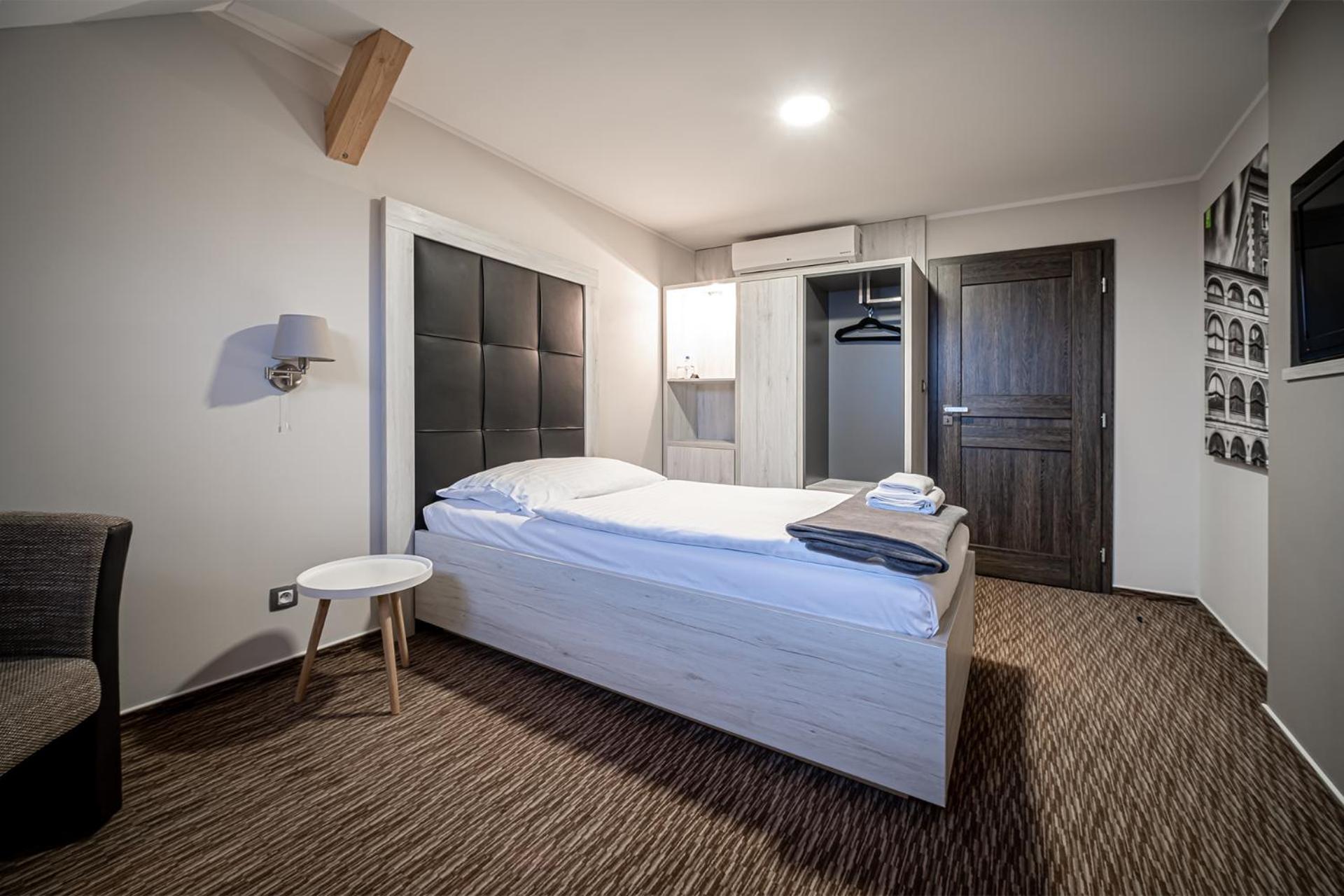 Single Deluxe Attic Room