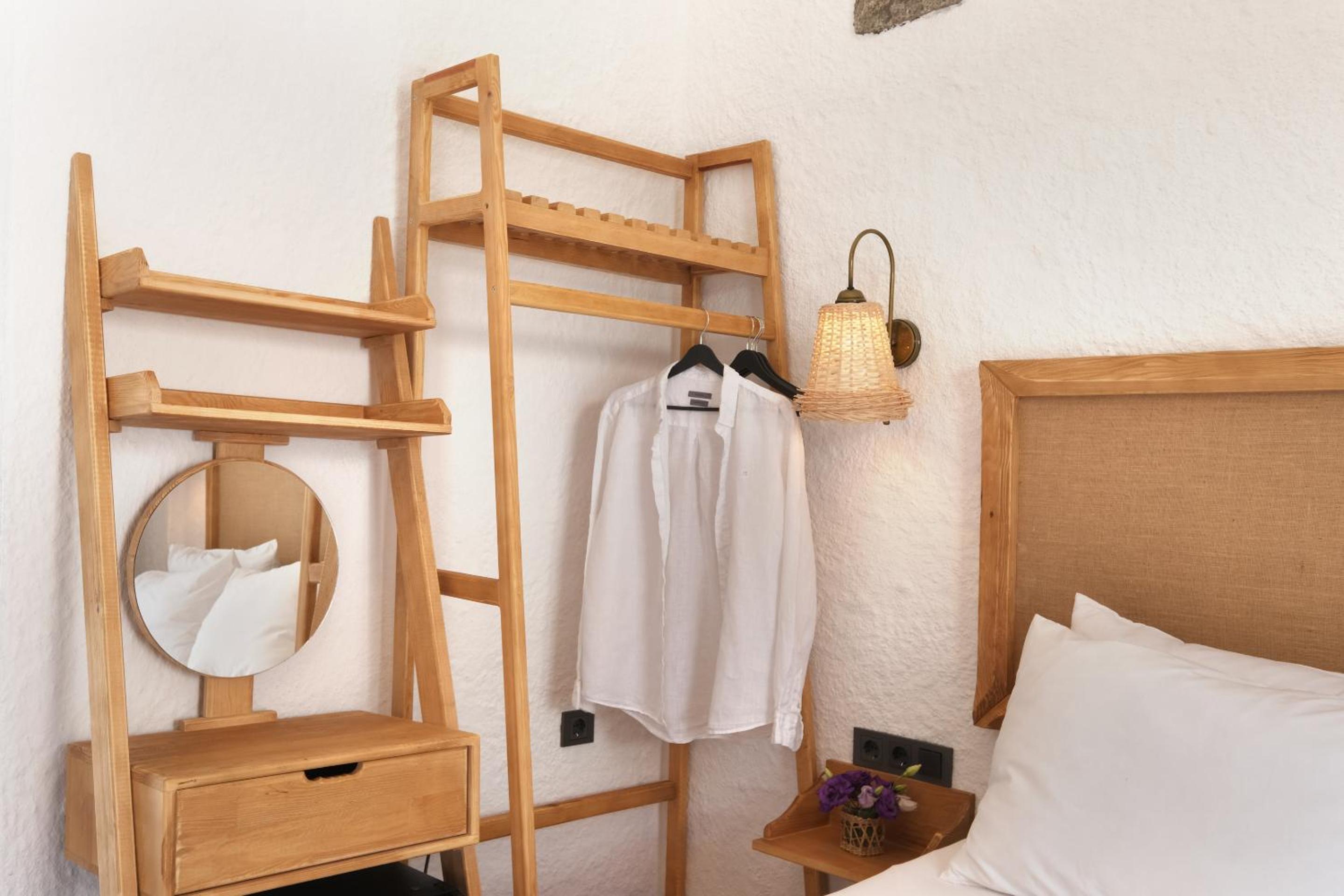 Budget Double Room - Photo 7