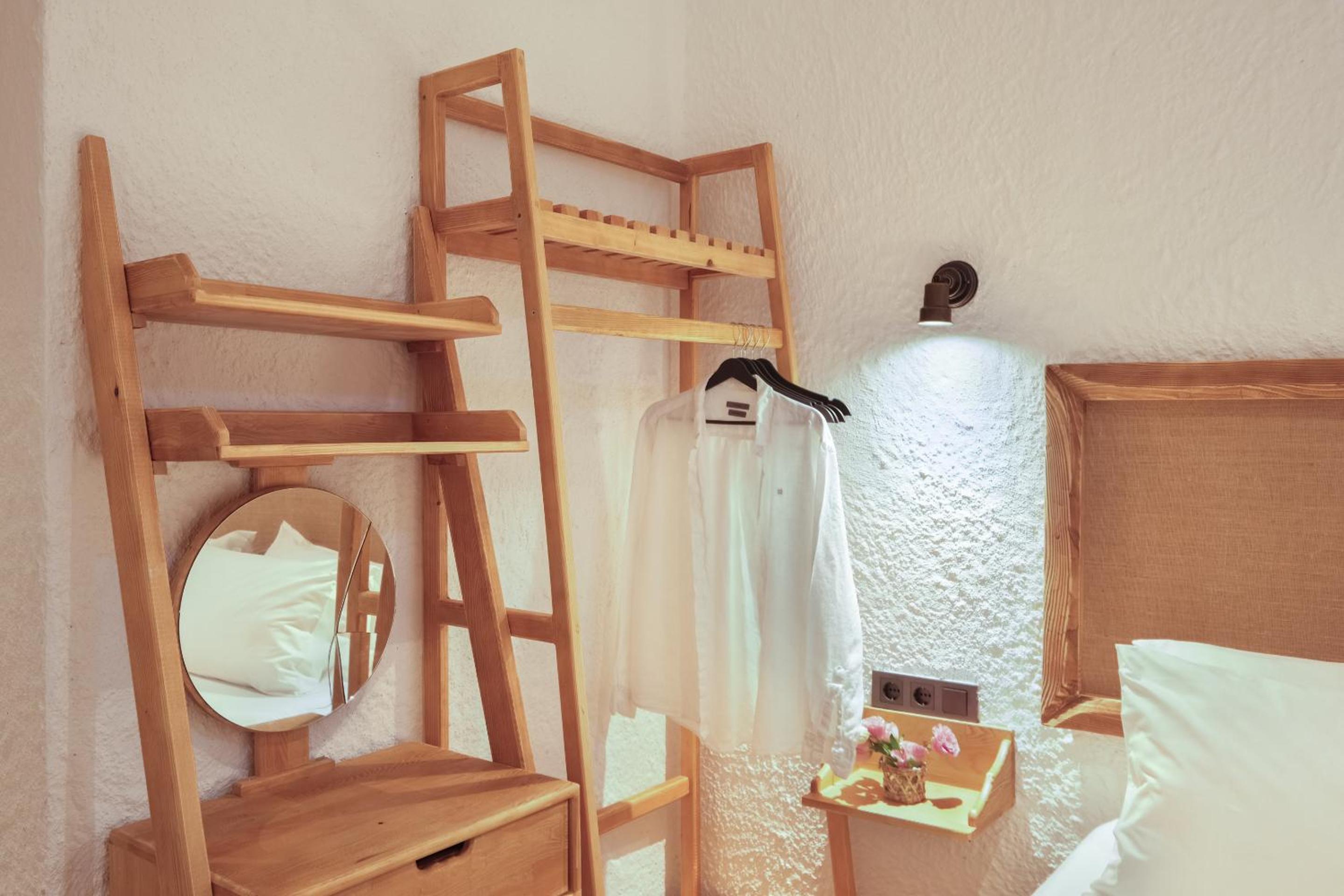 Budget Double Room - Photo 8