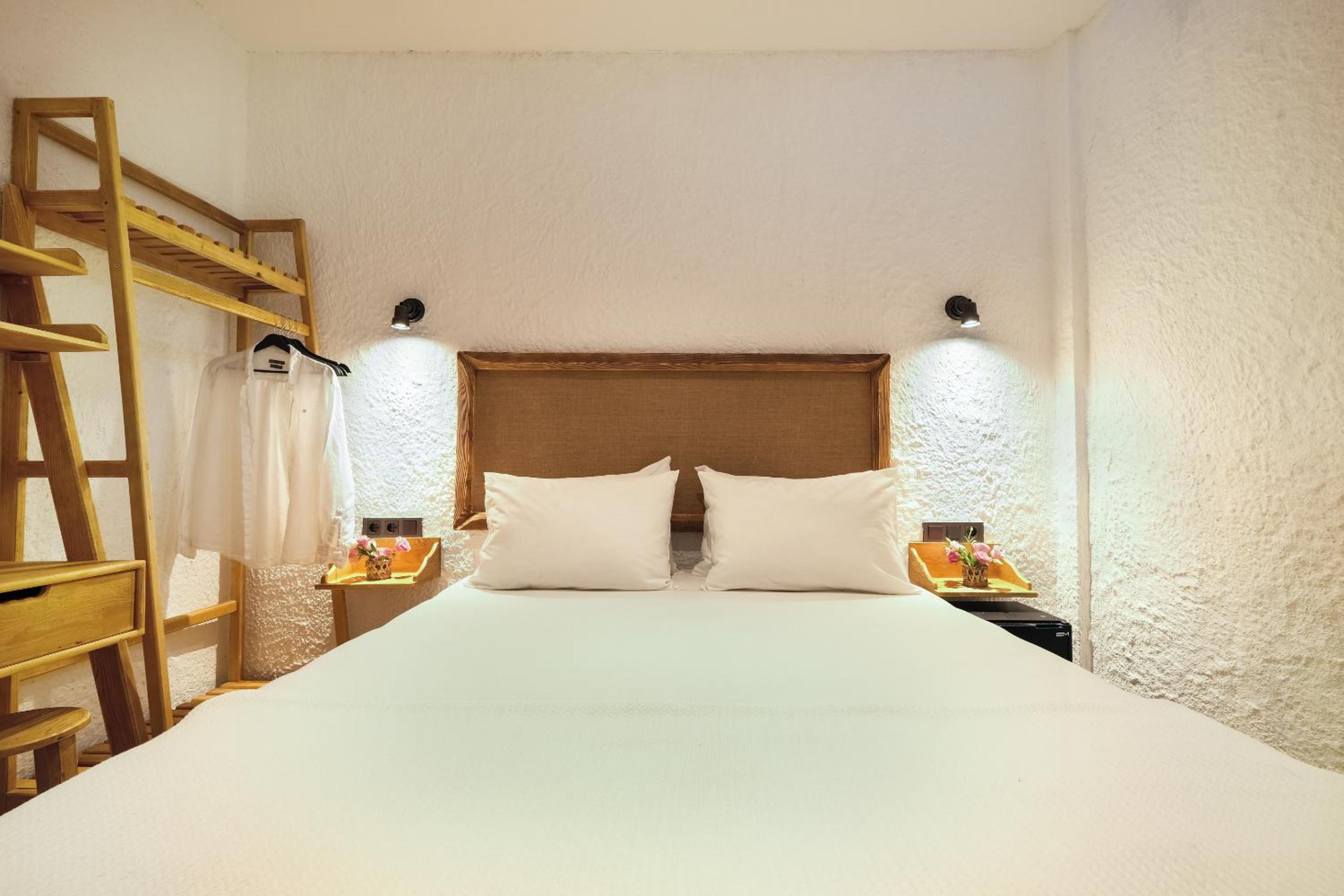 Budget Double Room - Photo 5