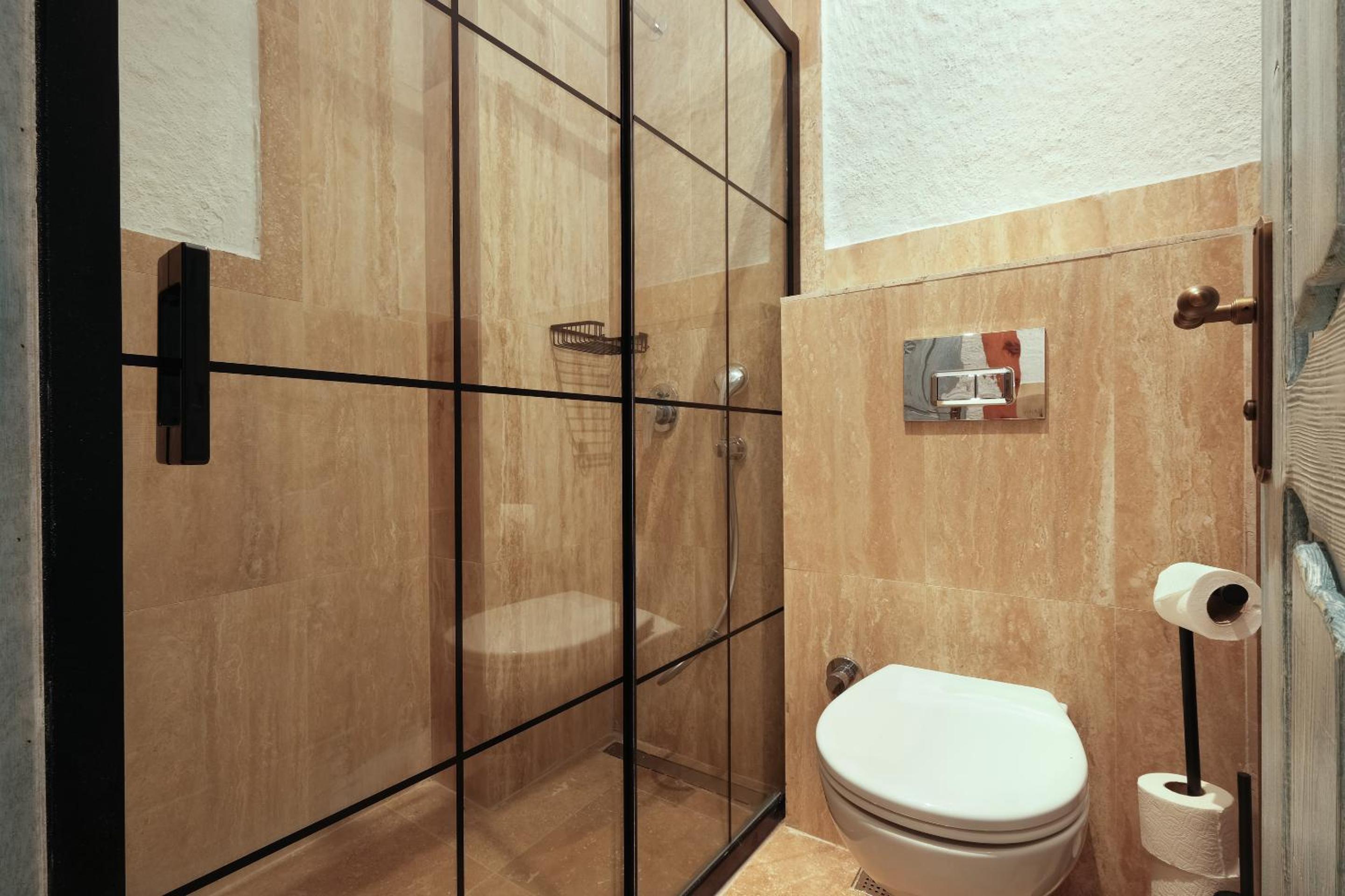 Budget Double Room - Photo 9