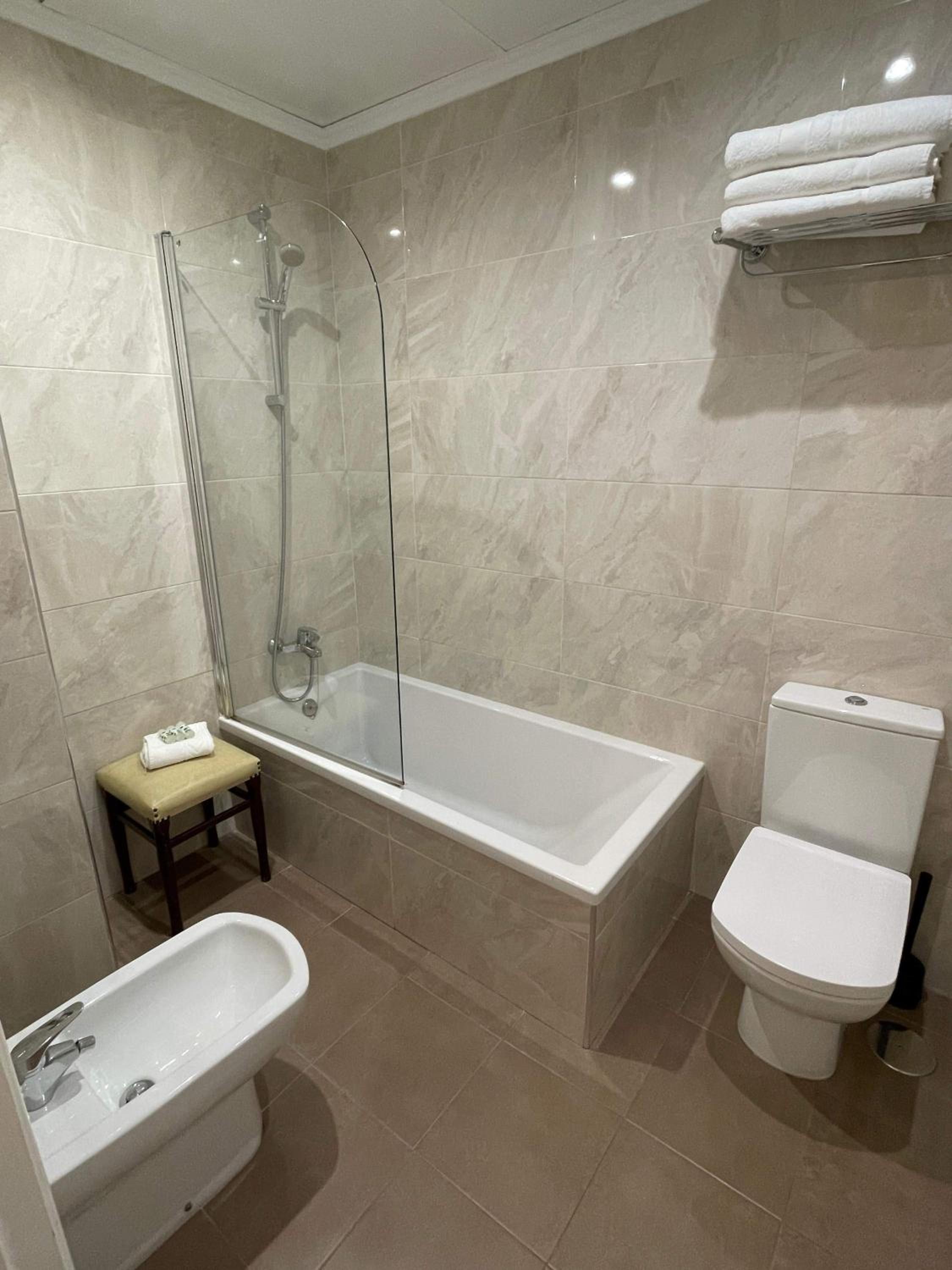 Double Room with Extra Bed photo 3