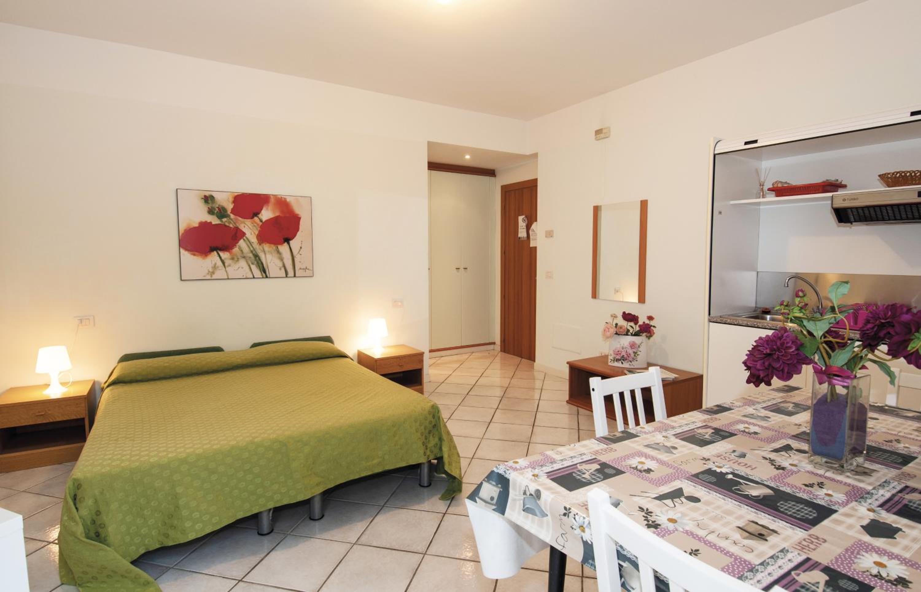 Studio (2 Adults)