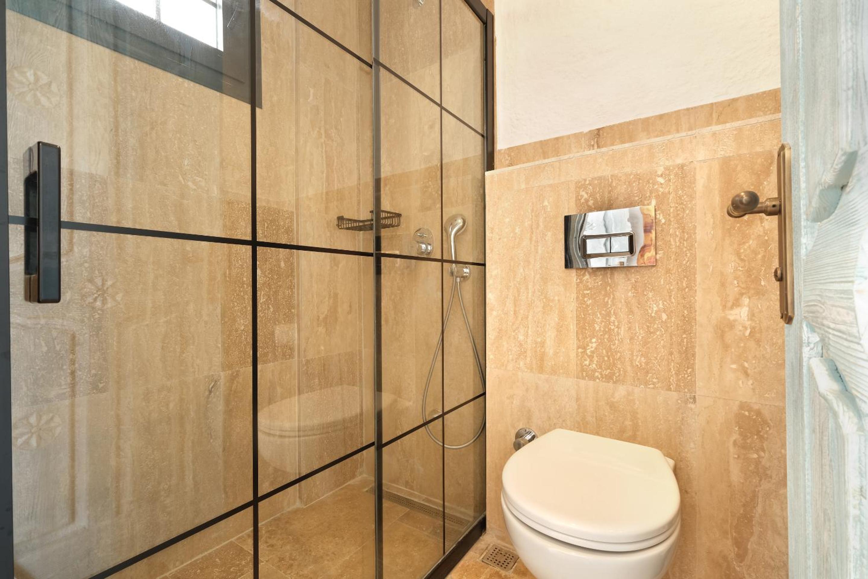 Budget Double Room - Photo 3