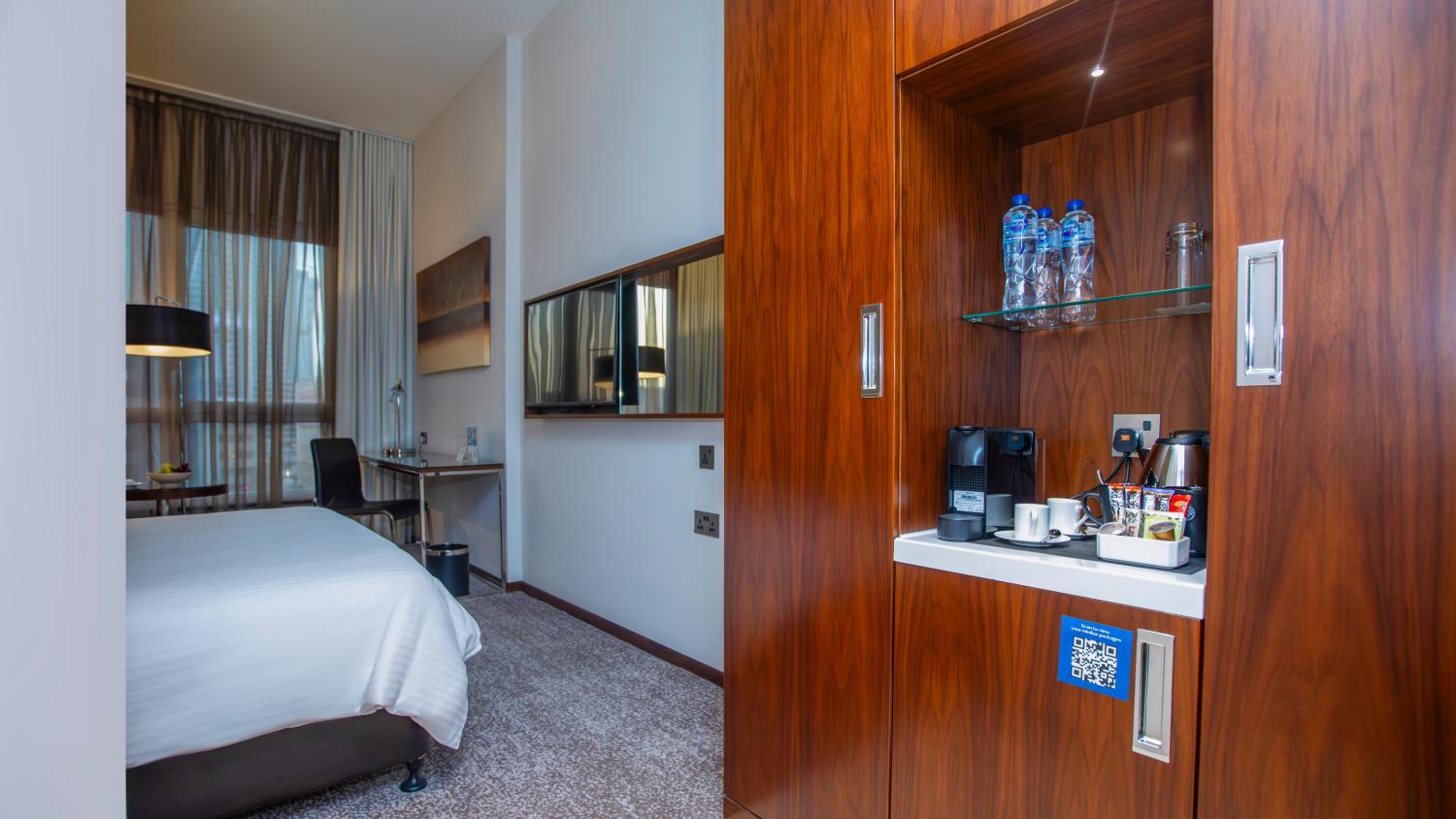 Centro Room High Floor – Queen Bed - Photo 4
