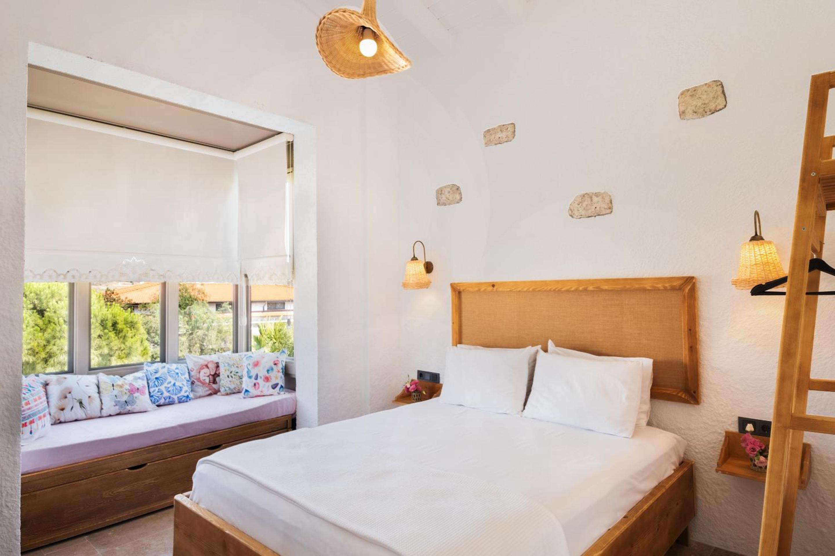 Deluxe Double Room with Extra Bed - Photo 3