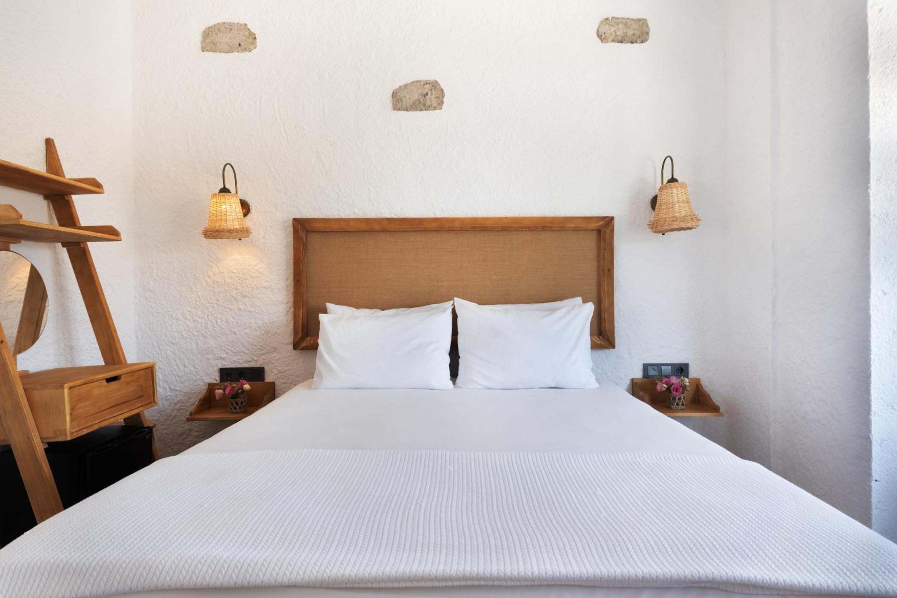Deluxe Double Room with Extra Bed - Photo 2