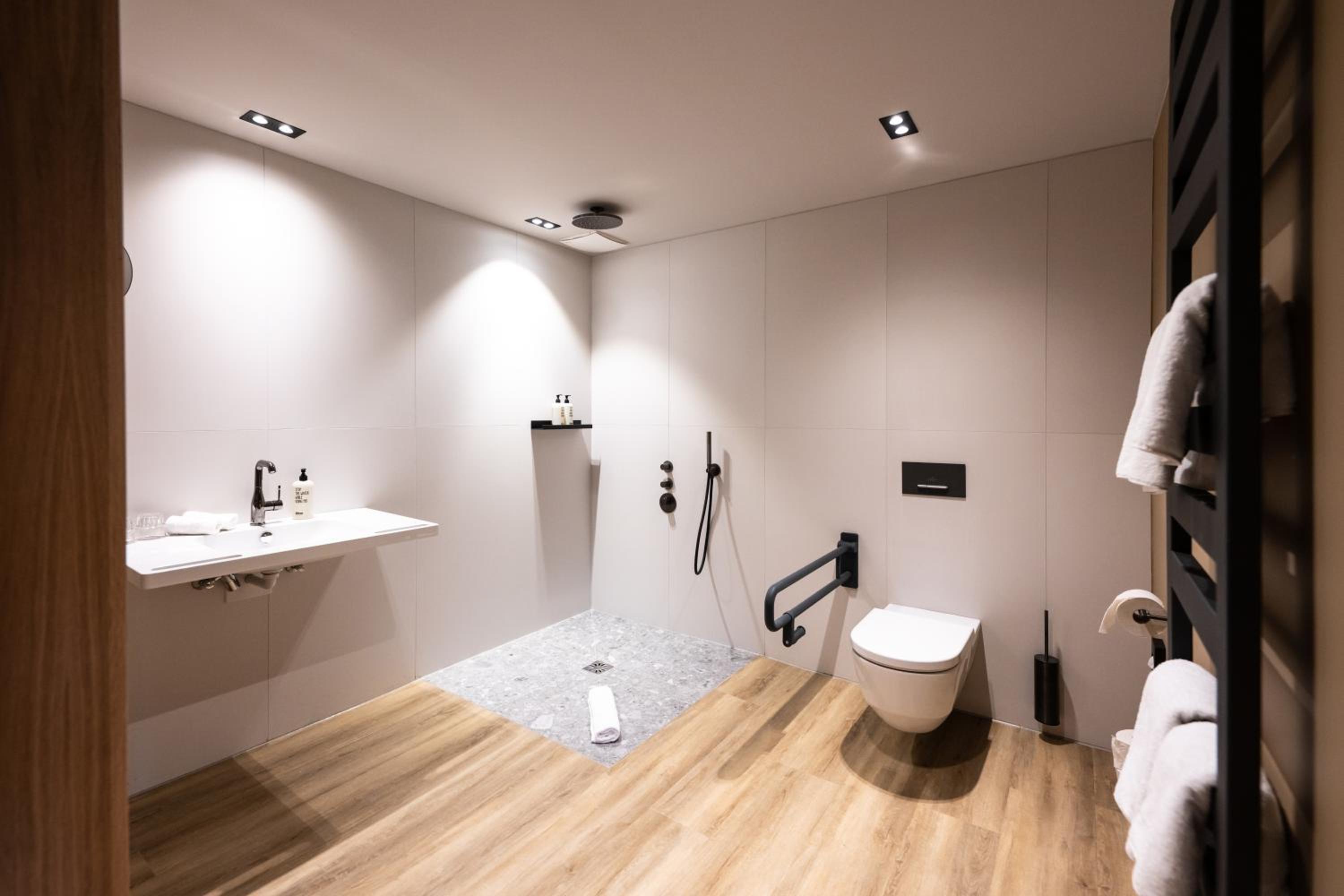 Double Room - Disability Access photo 2