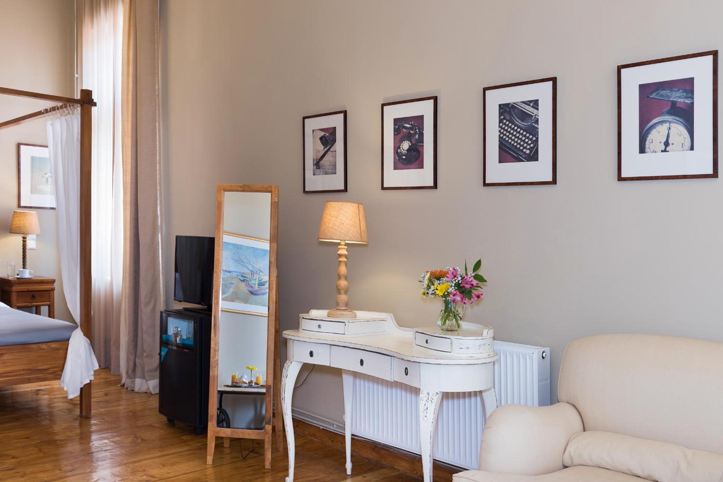 Superior Suite with Balcony (Cozy Alley Building) - Photo 3