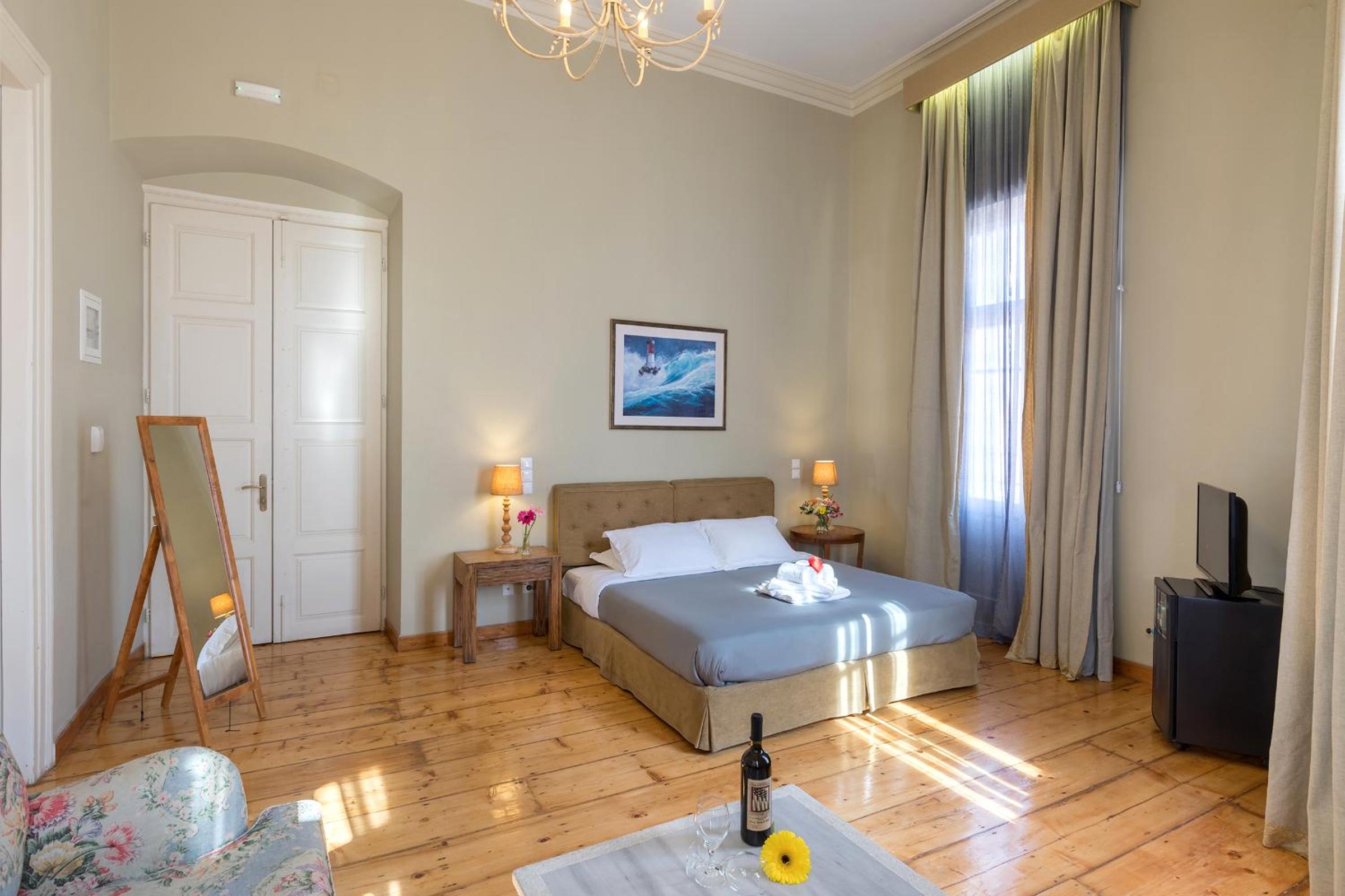 Superior Suite with Balcony (Cozy Alley Building) - Photo 7