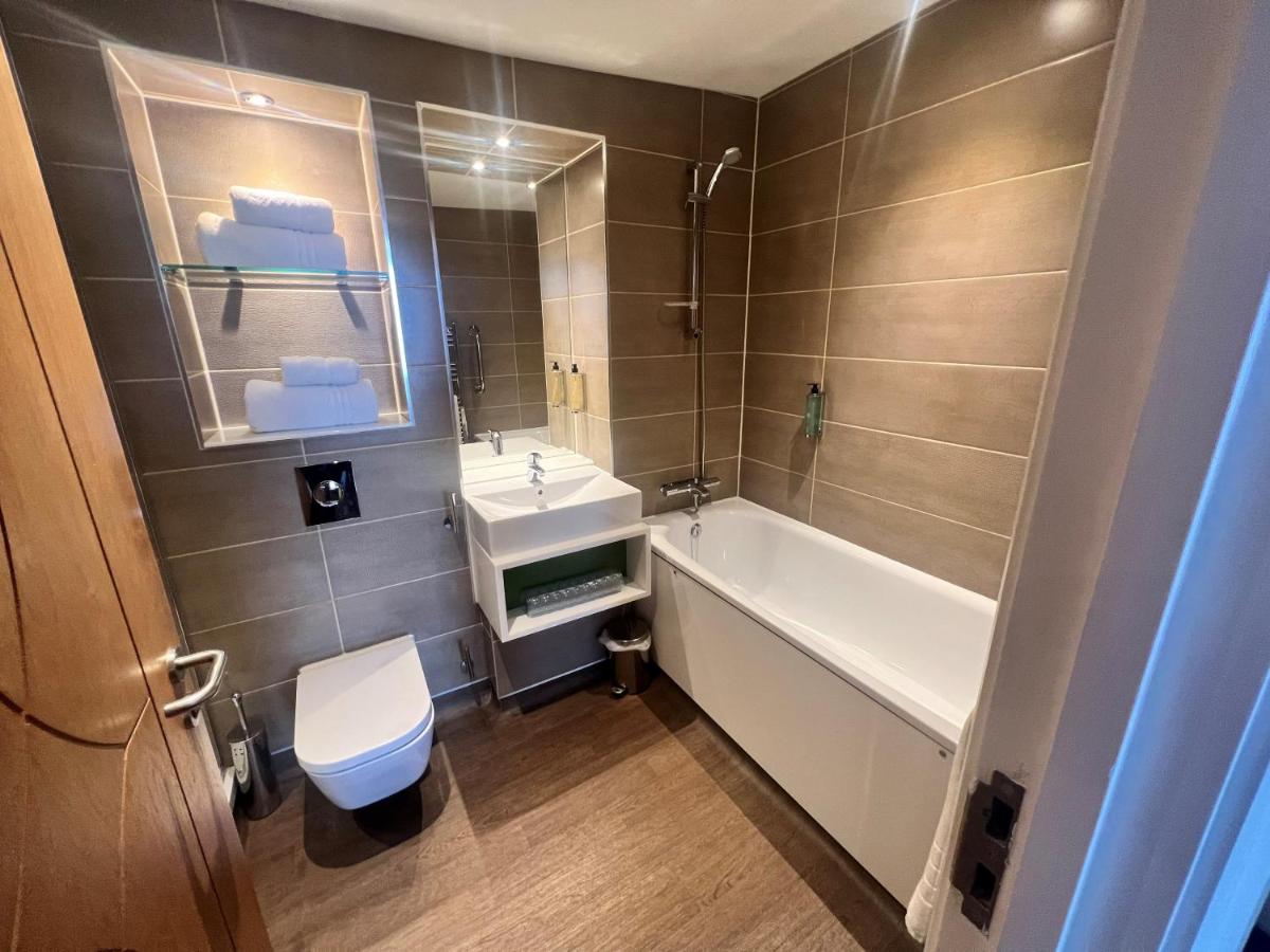 Deluxe Double Room (2 Adults + 1 Child) photo 3