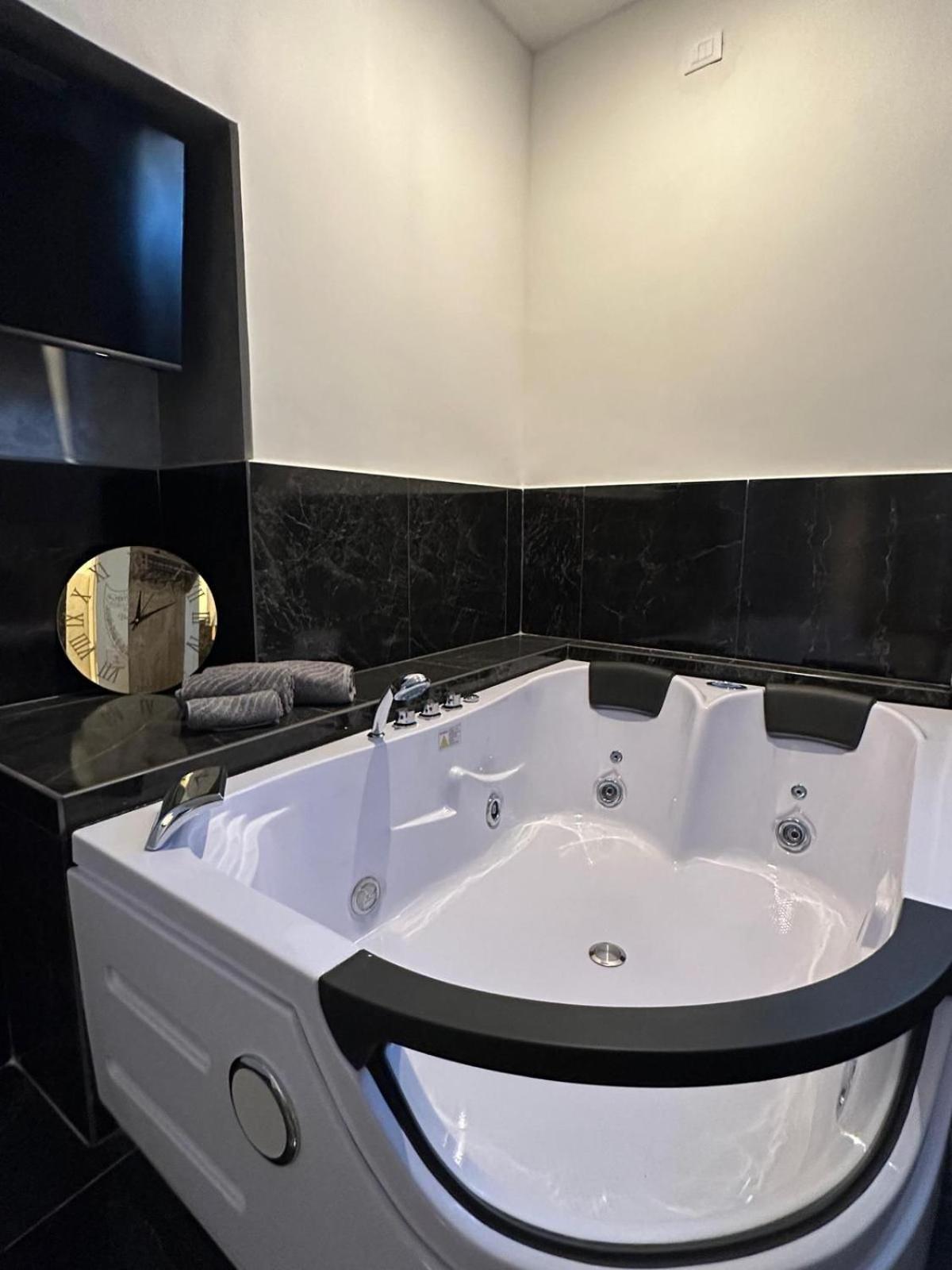 Queen Room with Spa Bath - Photo 2