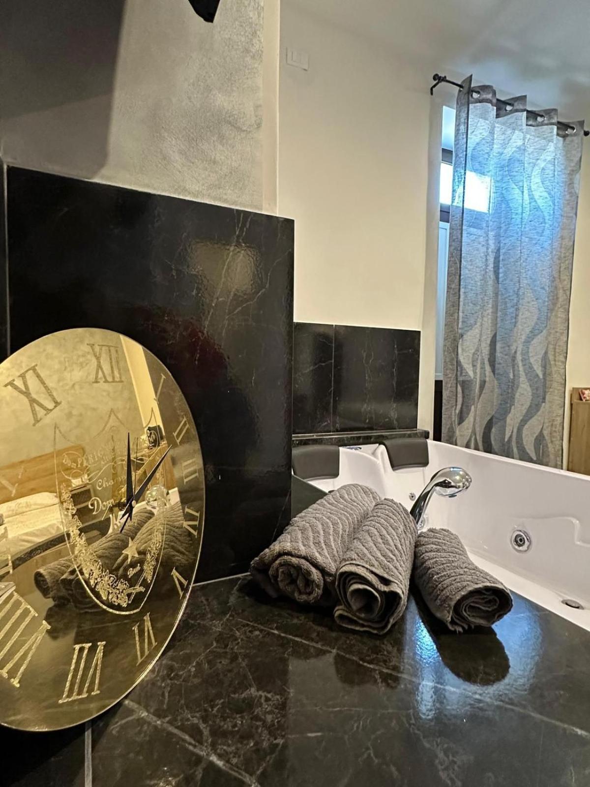 Queen Room with Spa Bath - Photo 4