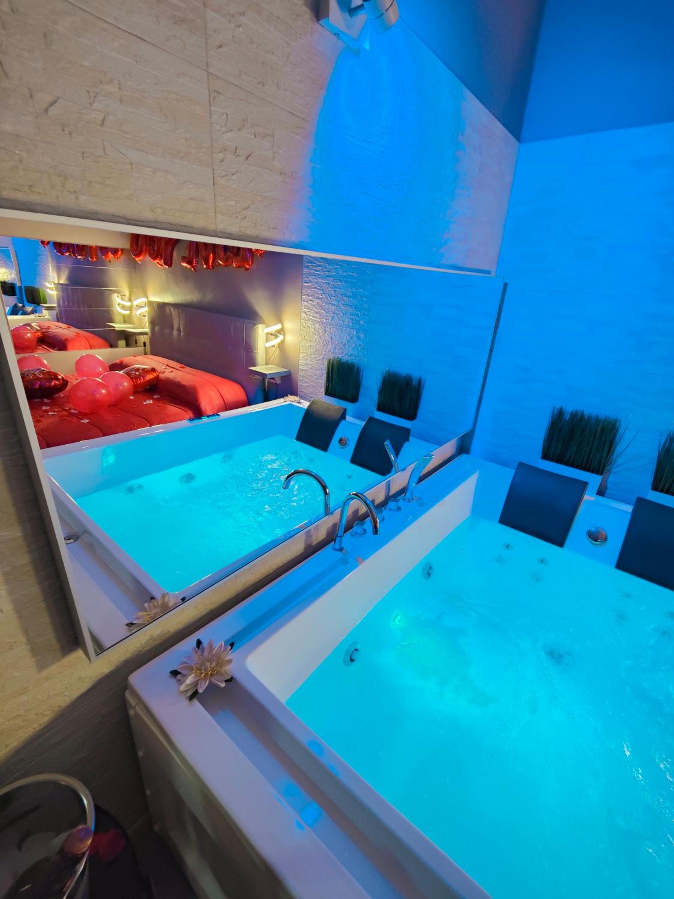 King Suite with Spa Bath - Photo 18