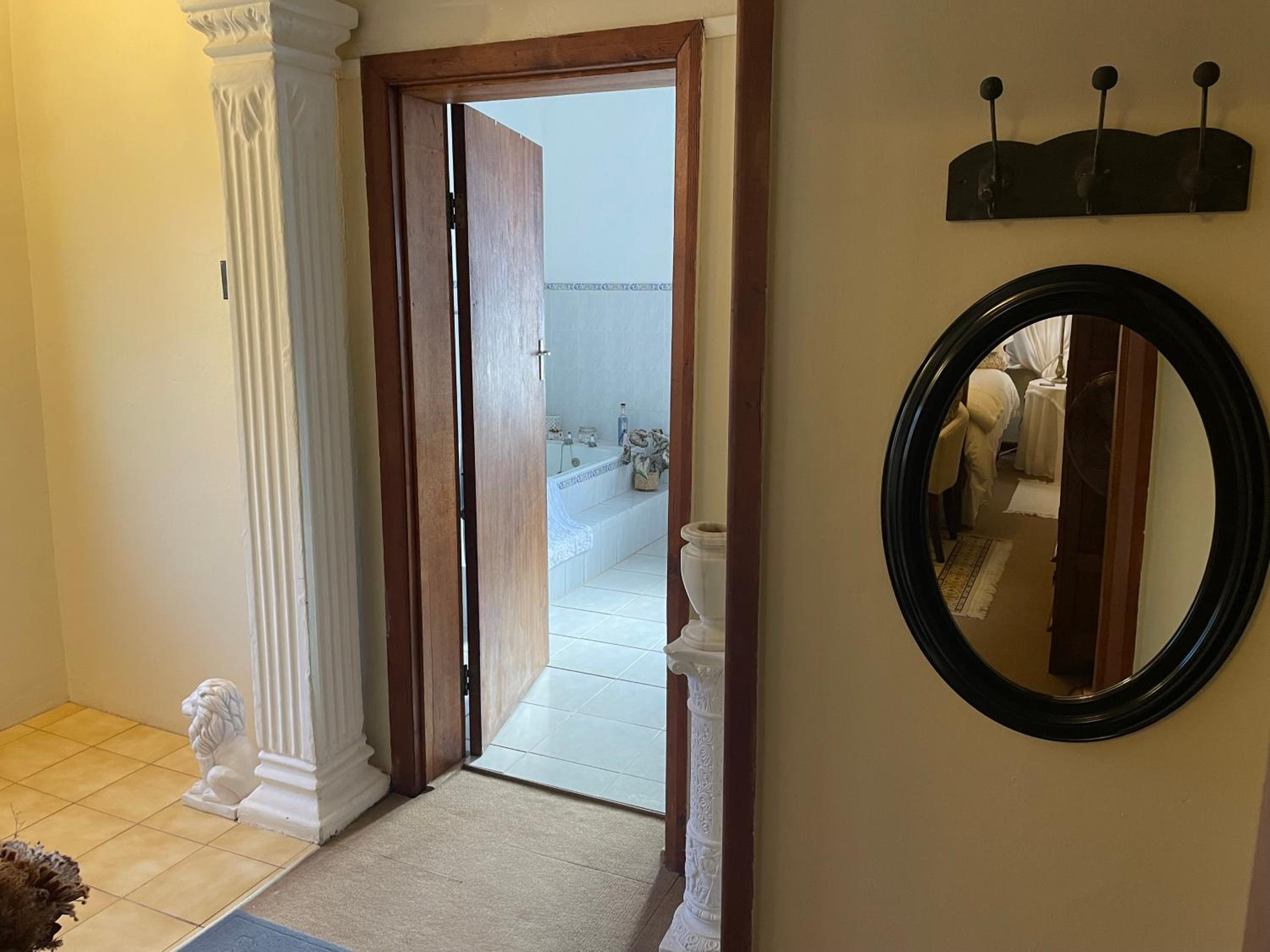 Deluxe Double Room with Bath photo 3