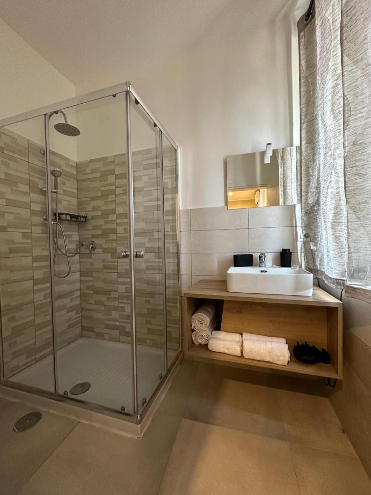 Double Room - Photo 4