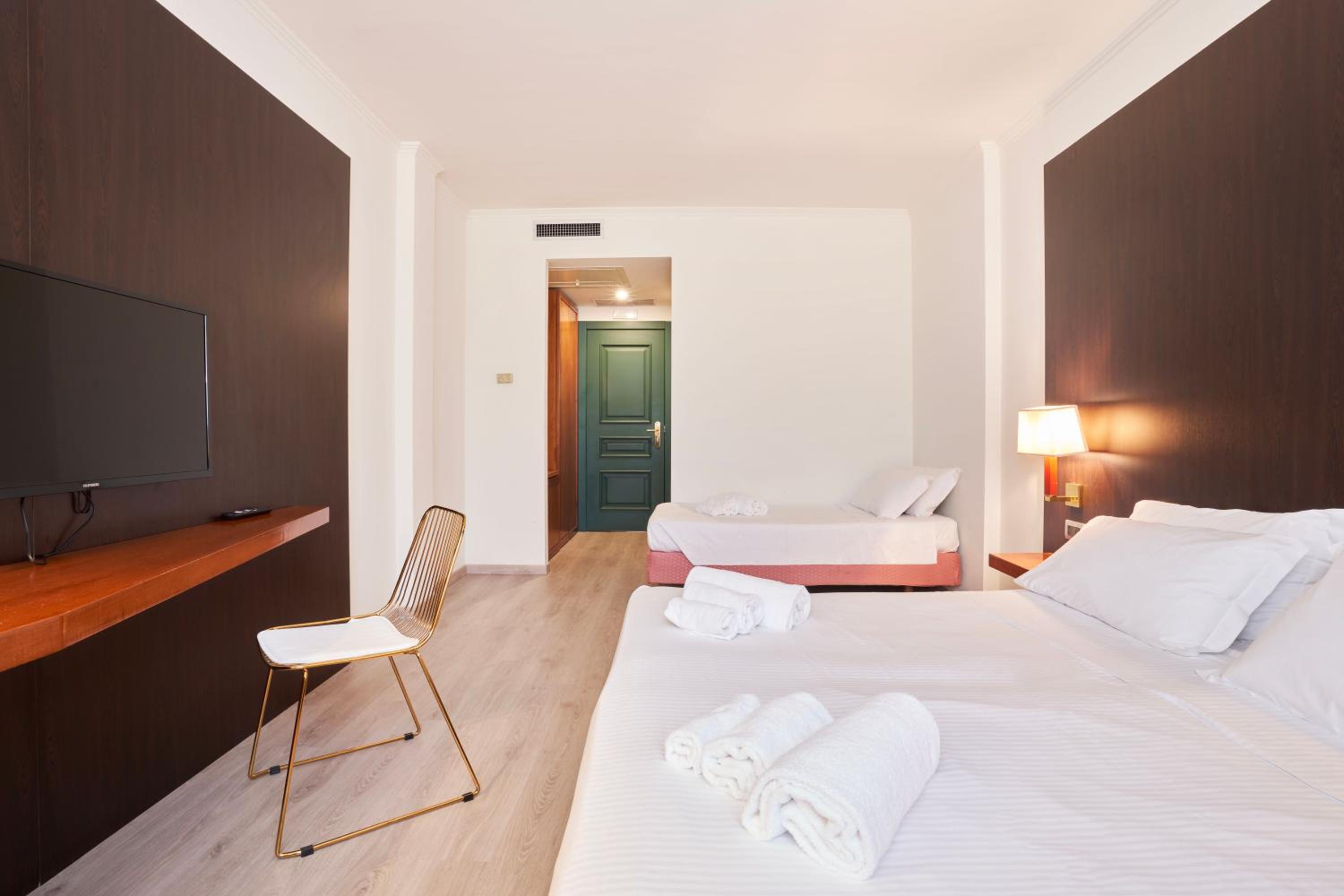 Double or Twin Room photo 2