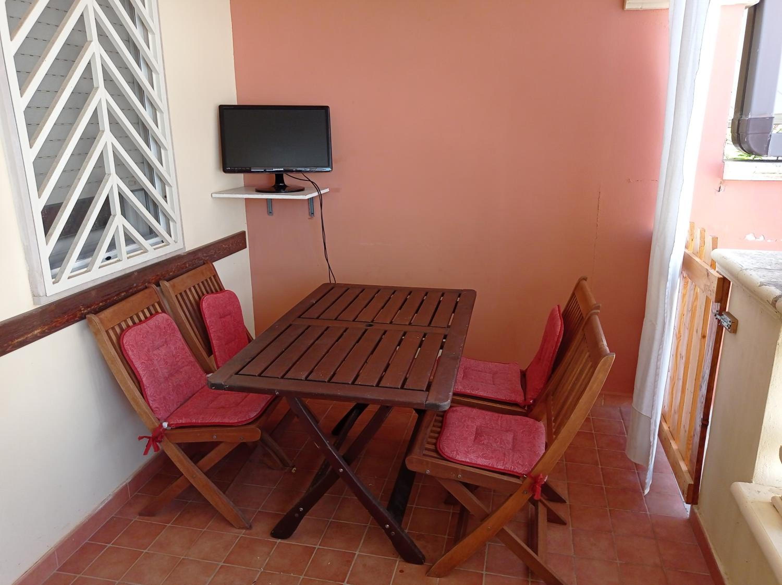 Three-Bedroom House photo 3