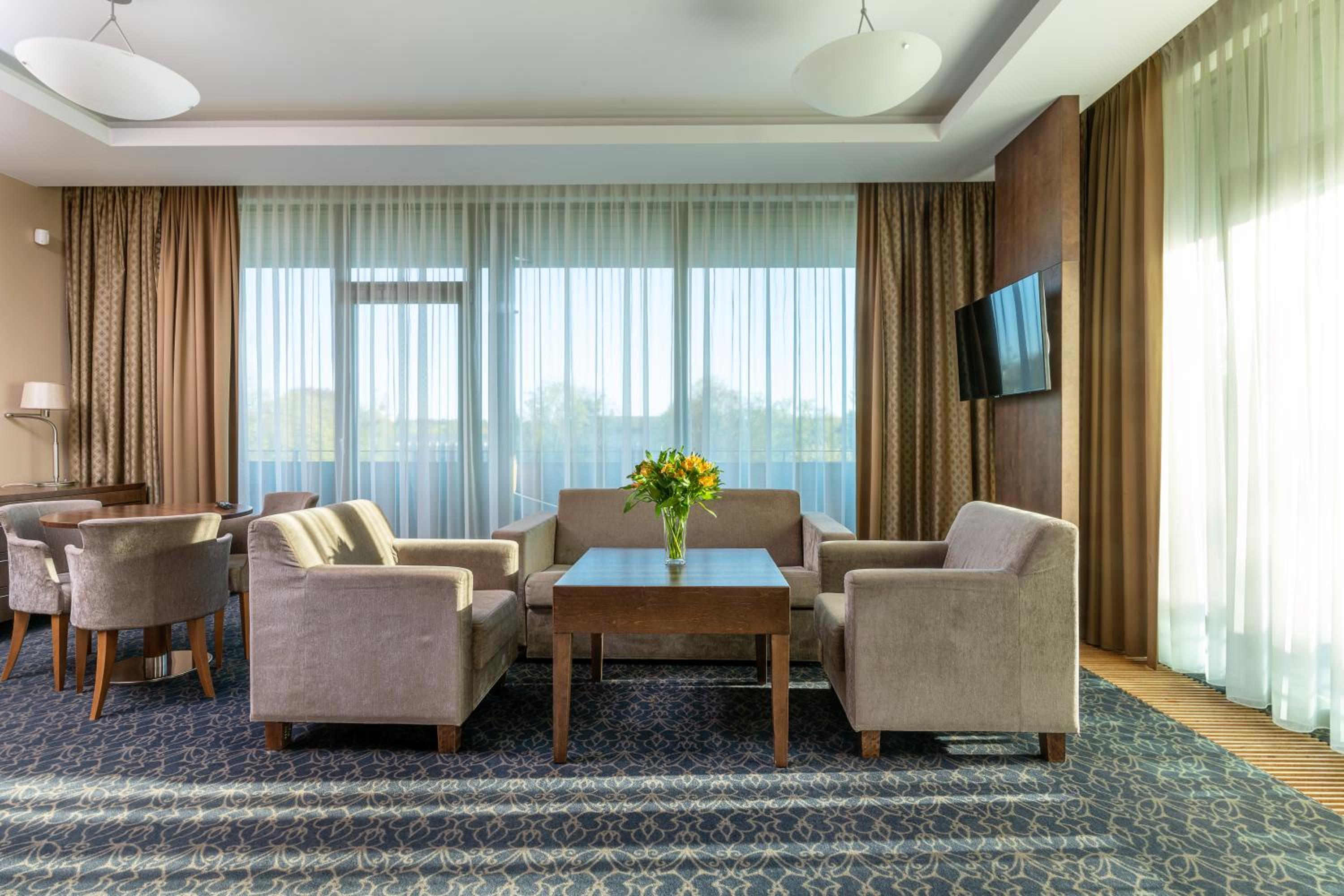Suite with Spa Access - Photo 1