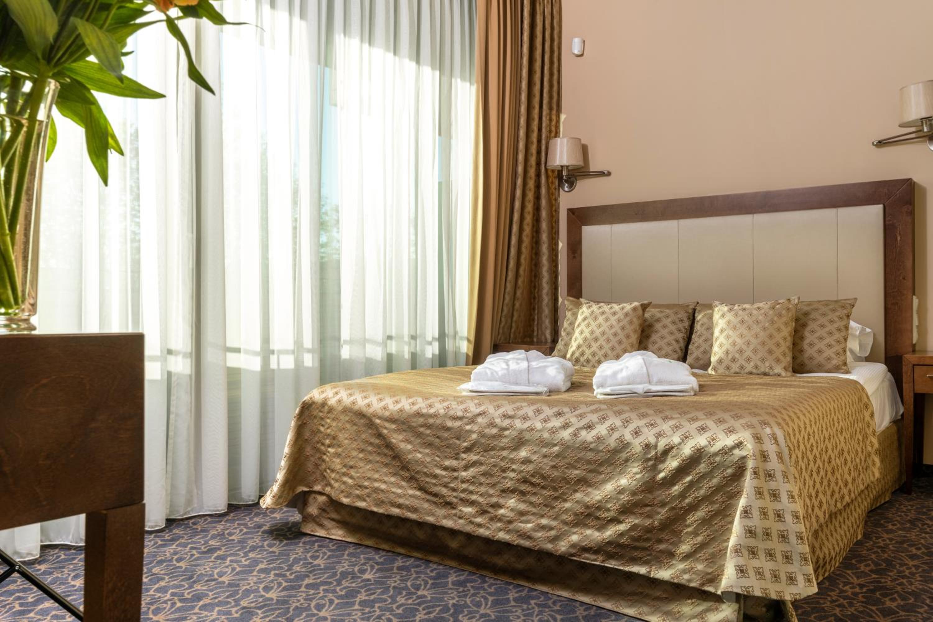 Suite with Spa Access - Photo 8