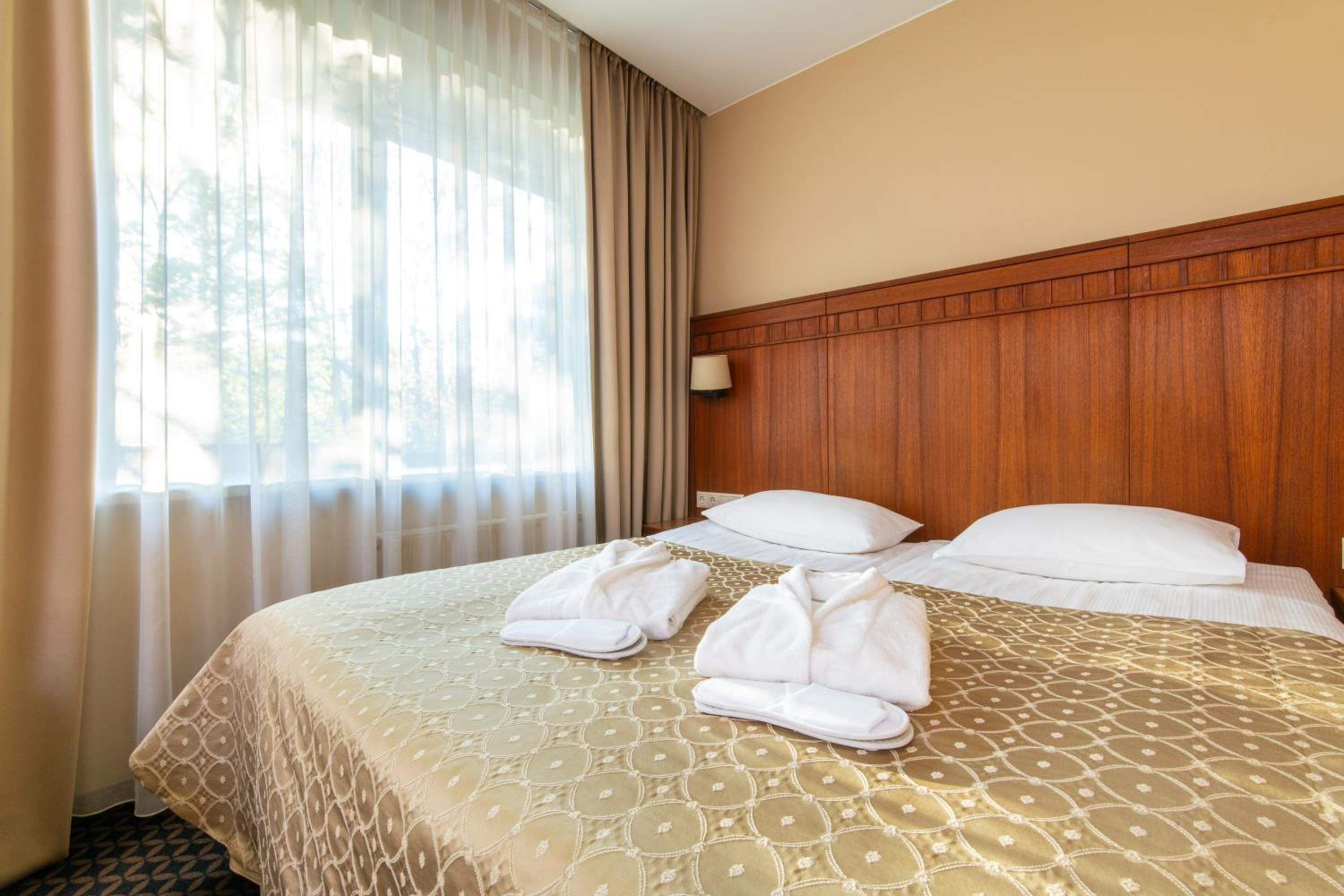Double or Twin Room with Spa Access - Photo 3
