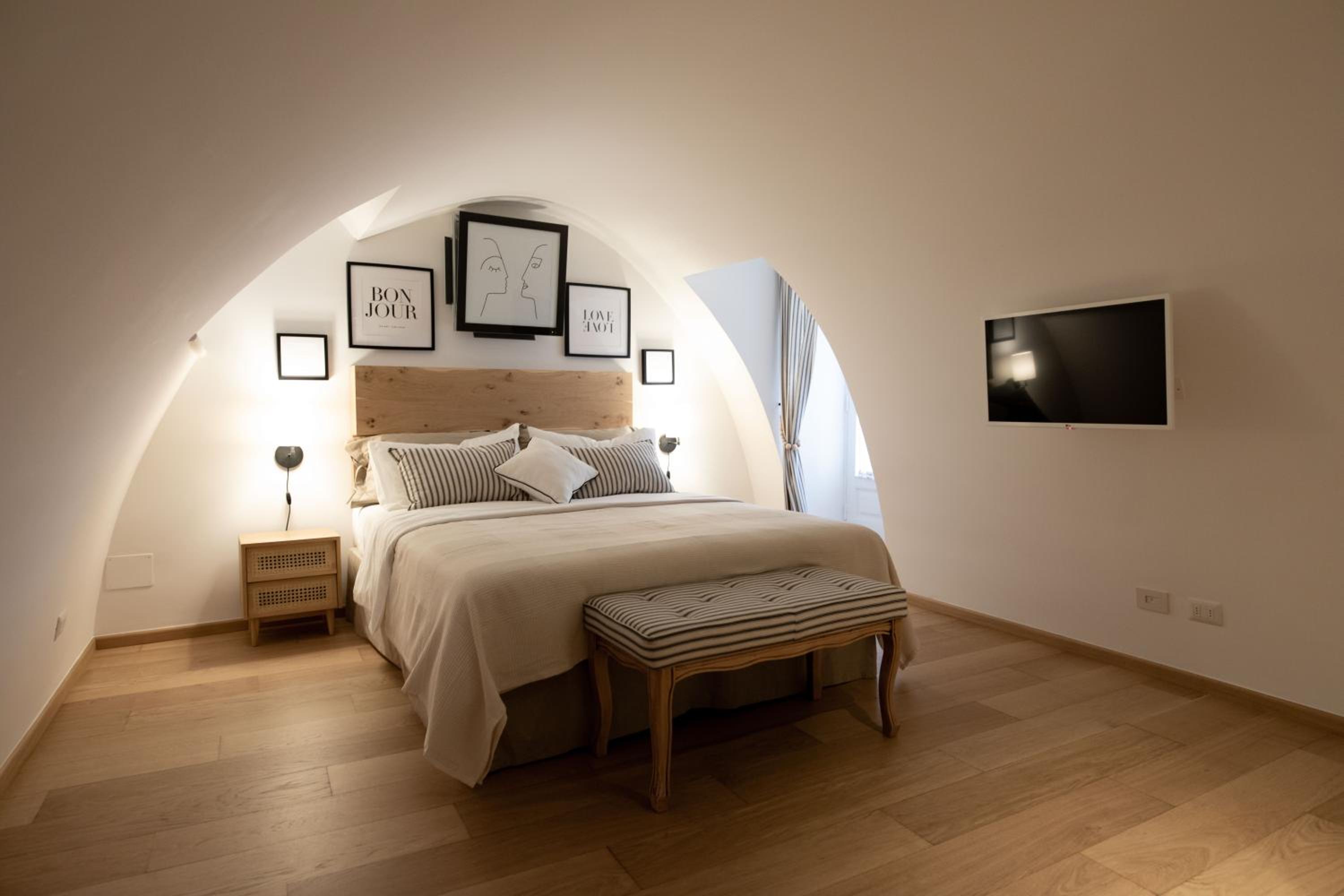 One-Bedroom House photo 1
