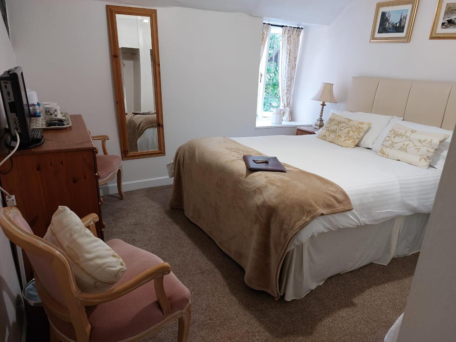 Double Room with Private External Shower Room - Photo 1