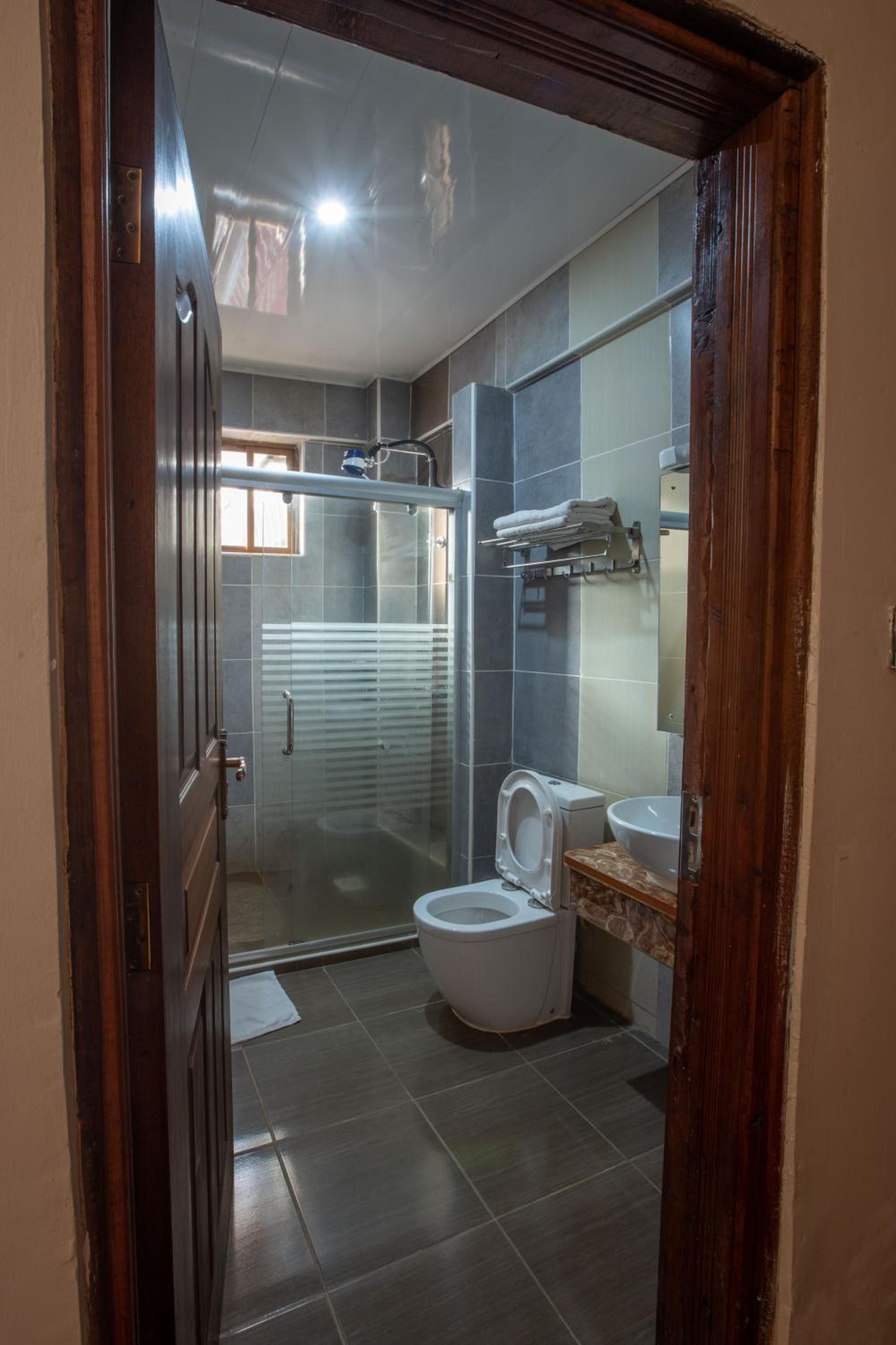 Standard Double Room - Photo 7