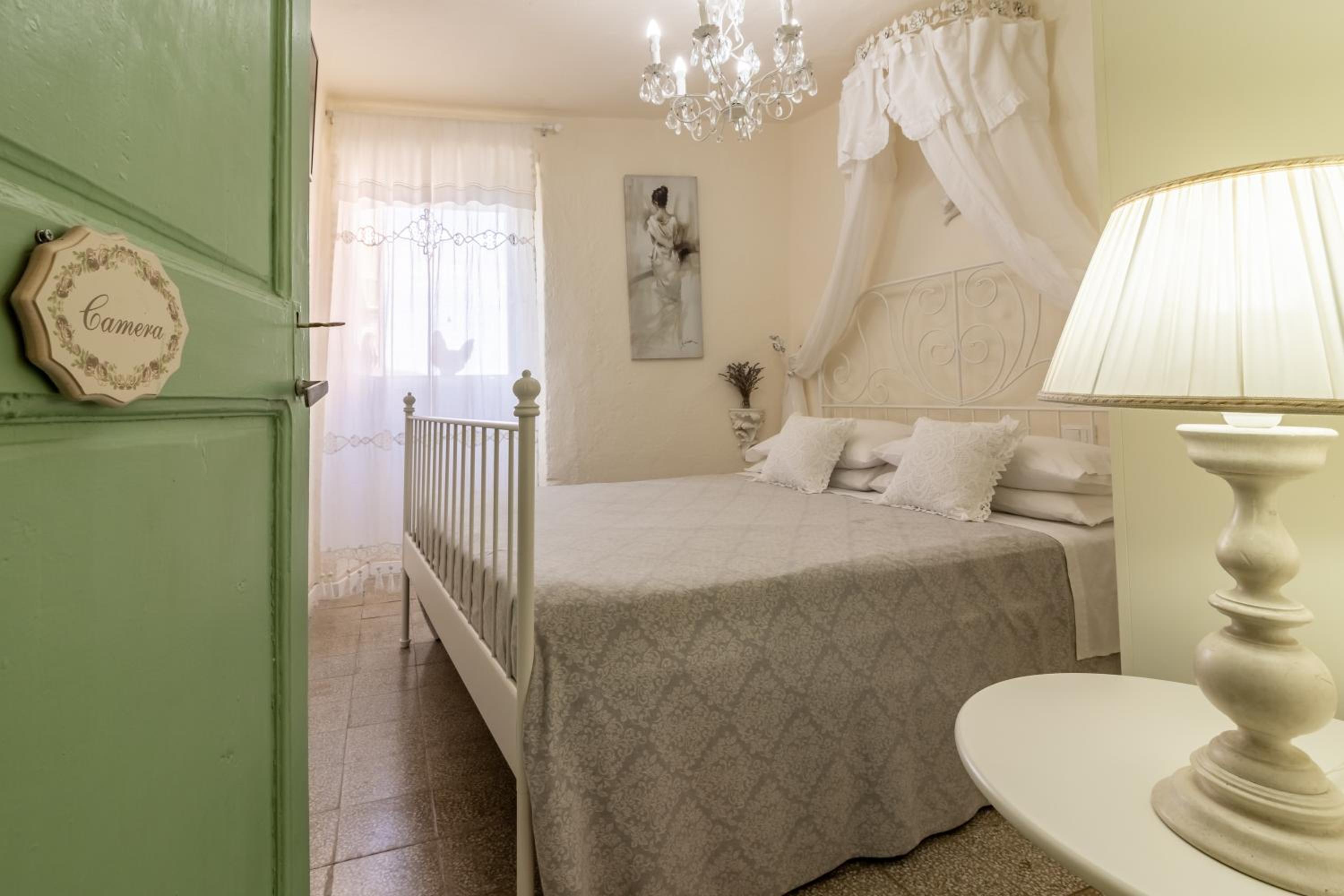 One-Bedroom House photo 1
