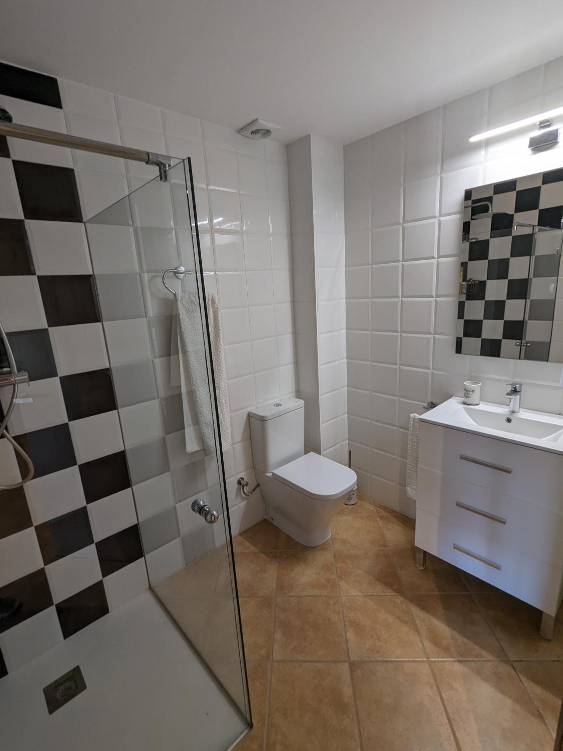 Six-Bedroom House photo 2