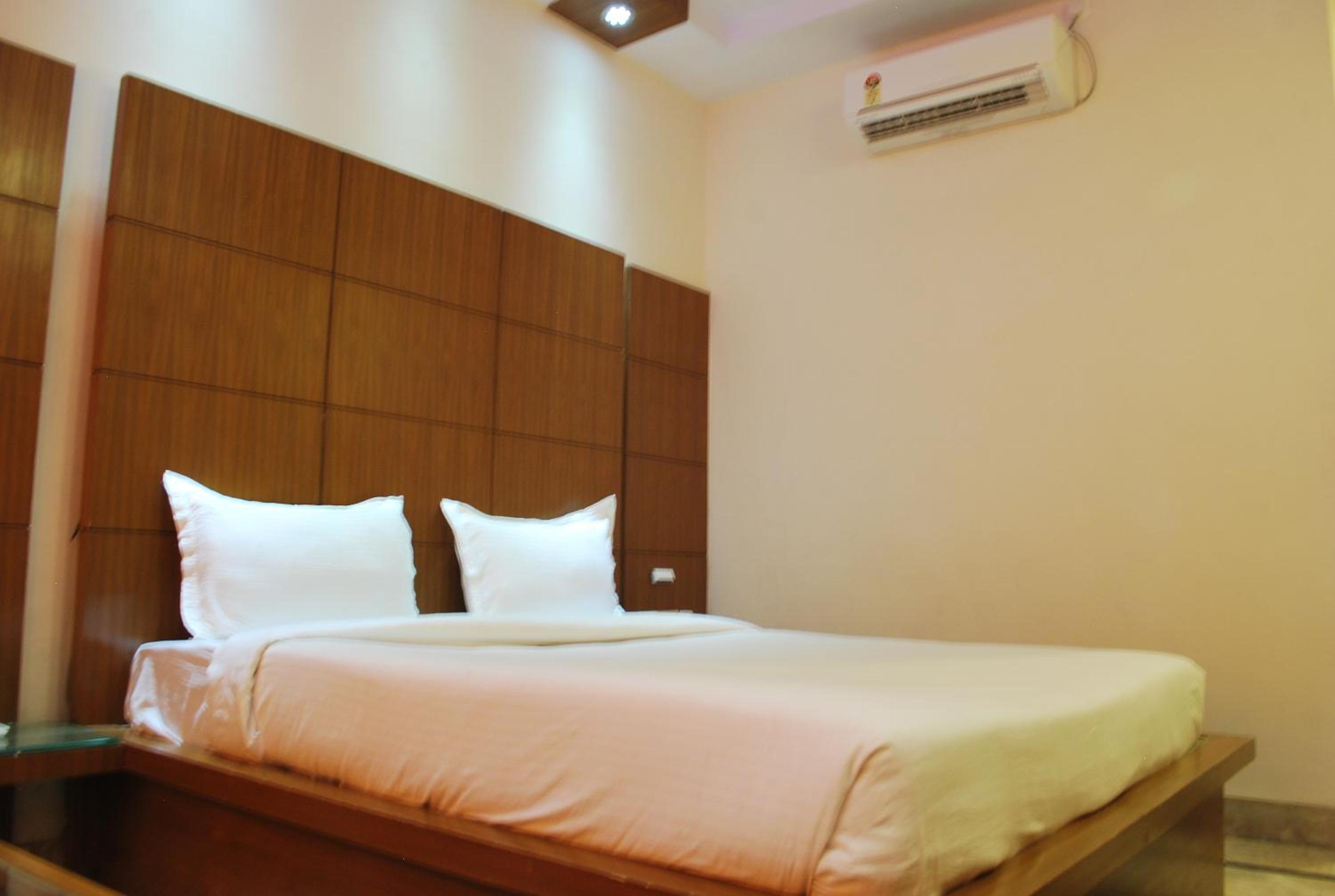 Deluxe Double Room photo 3