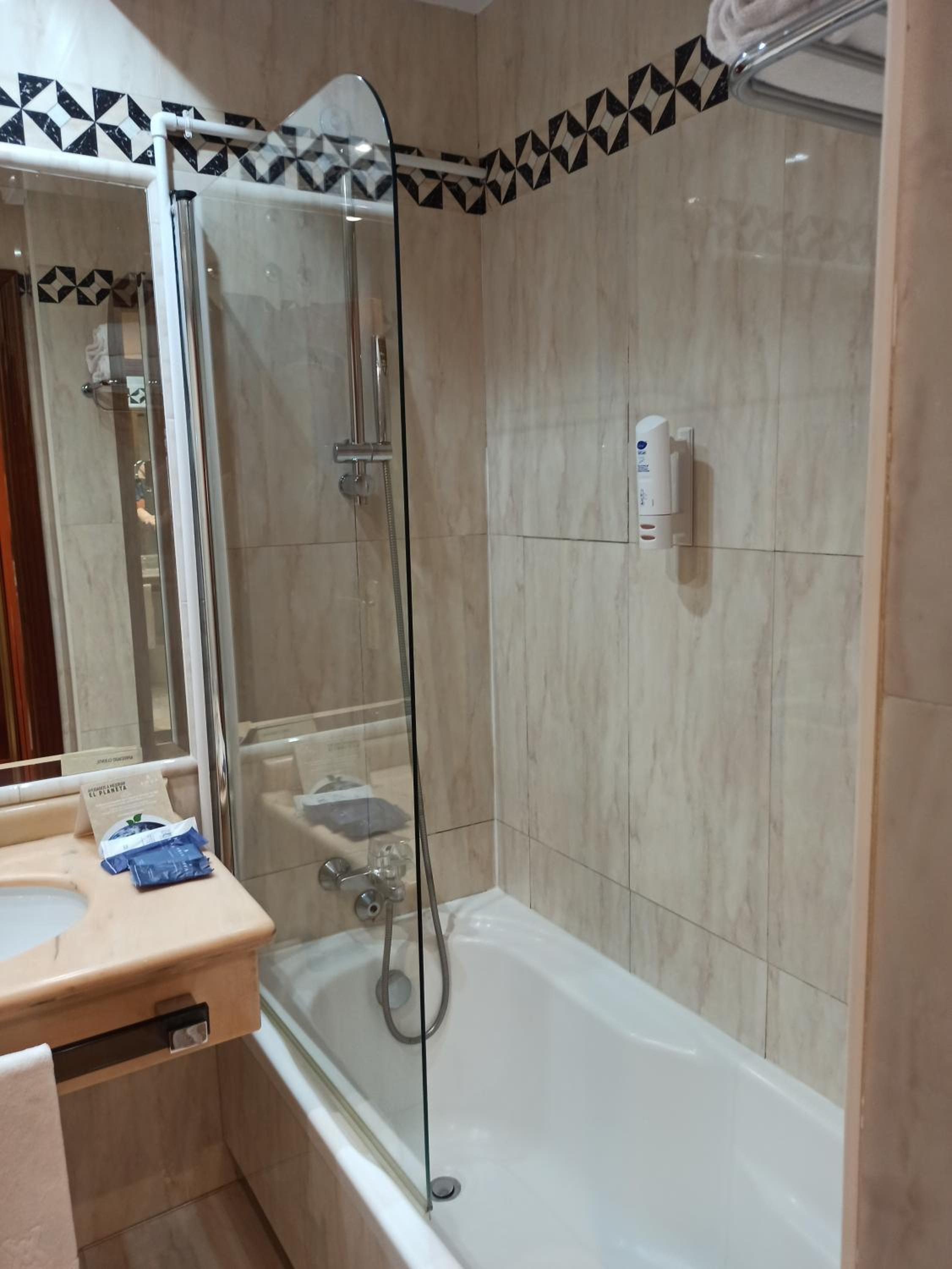 Double Room - Photo 6