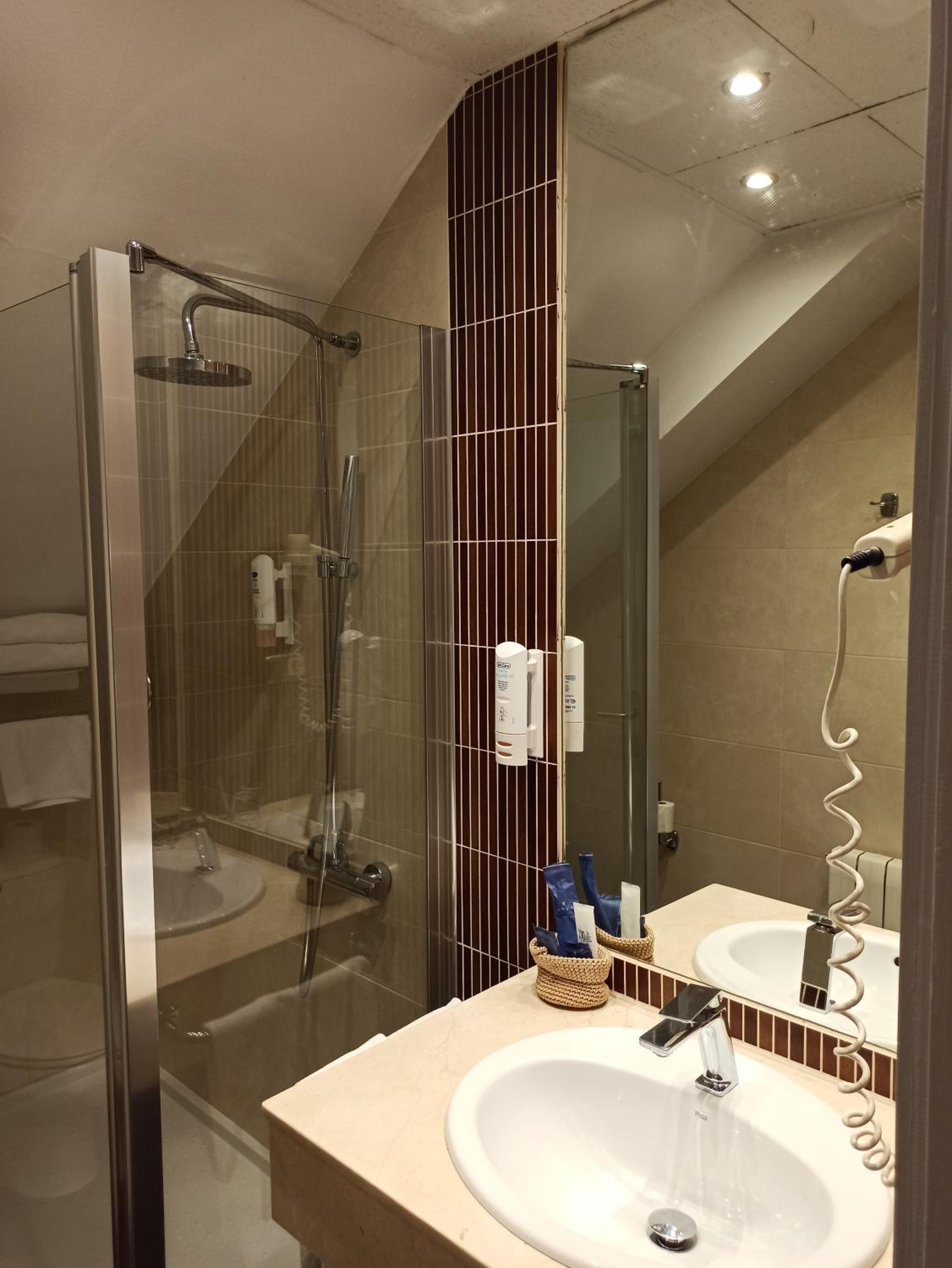 Double Room - Photo 3