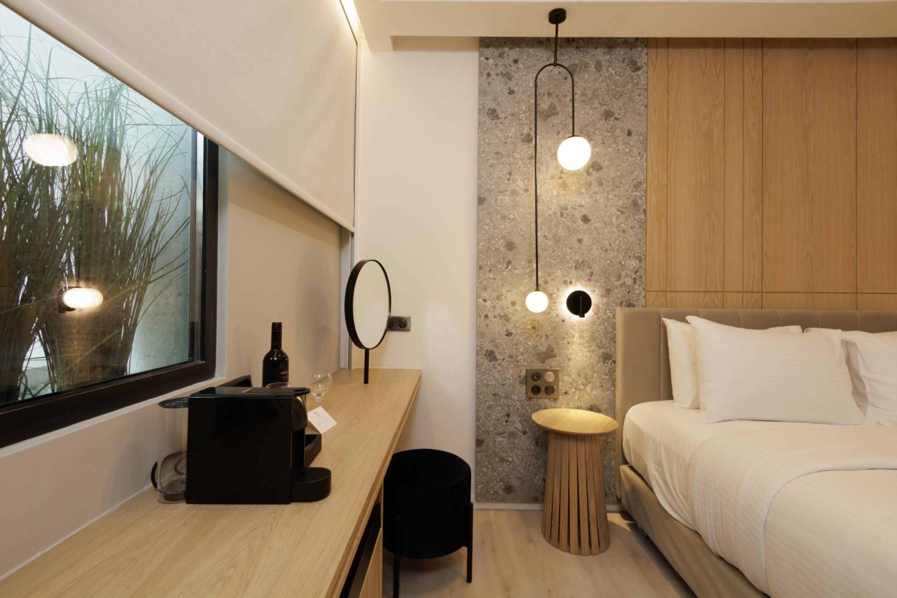 Standard Double Room thumbnail 5