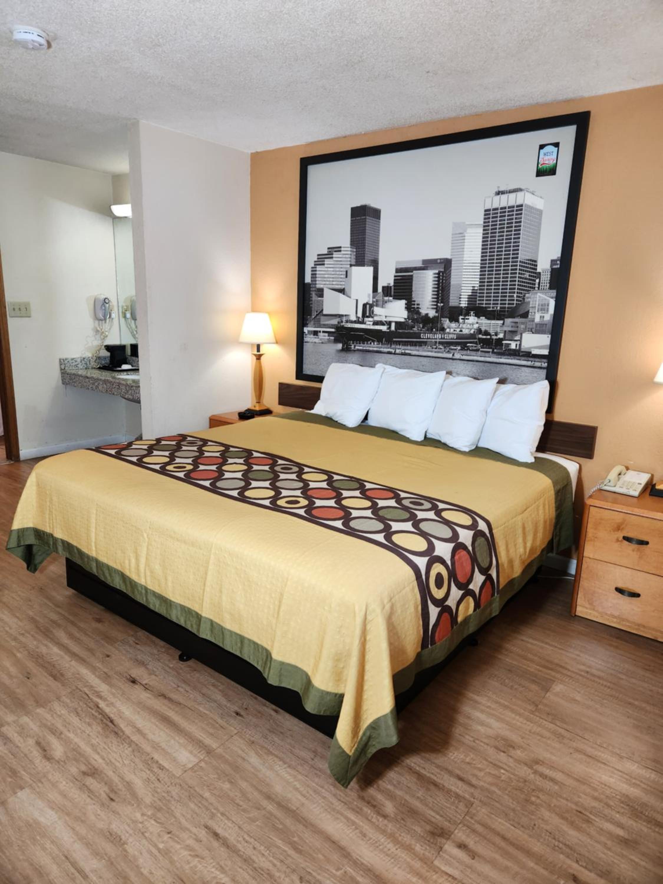 King Room - Non-Smoking - Photo 1