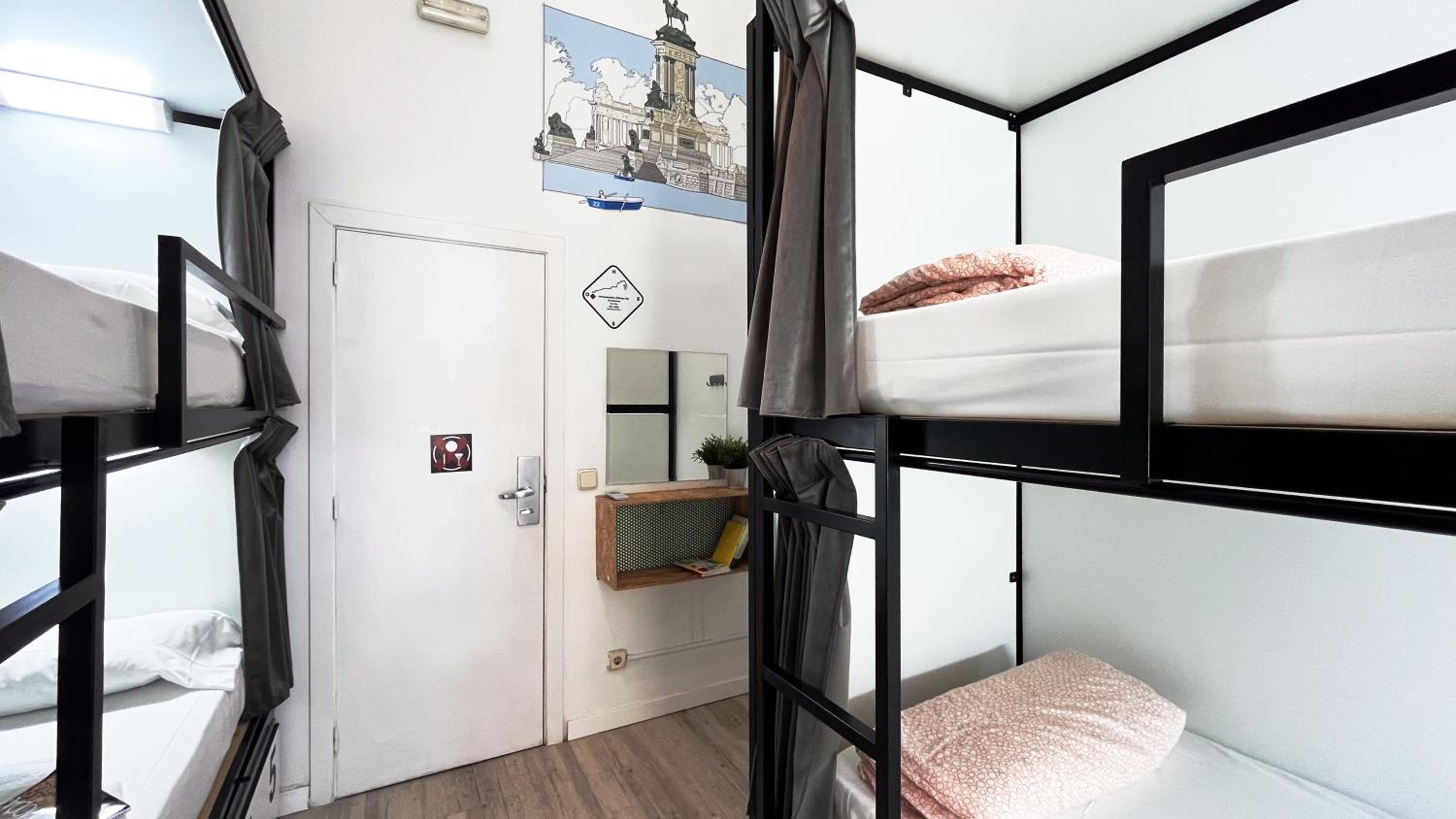 Cama en Dormitorio Compartido de 6 Camas con Baño Compartido