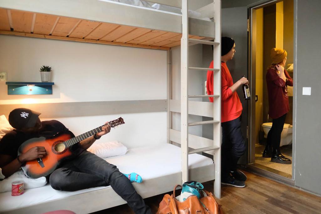 Single Bed in Mixed Dormitory Room (4 Beds) photo 2