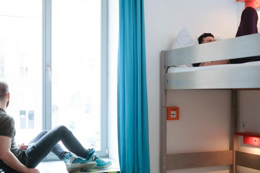 Single Bed in Mixed Dormitory Room (8 Beds) with Shared Bathroom on Floor photo 1