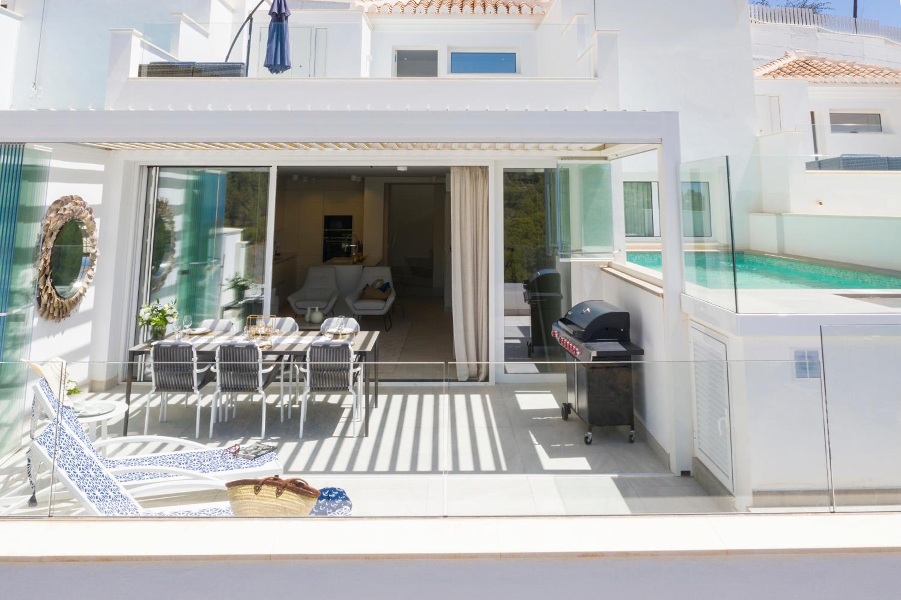 Three-Bedroom House photo 2