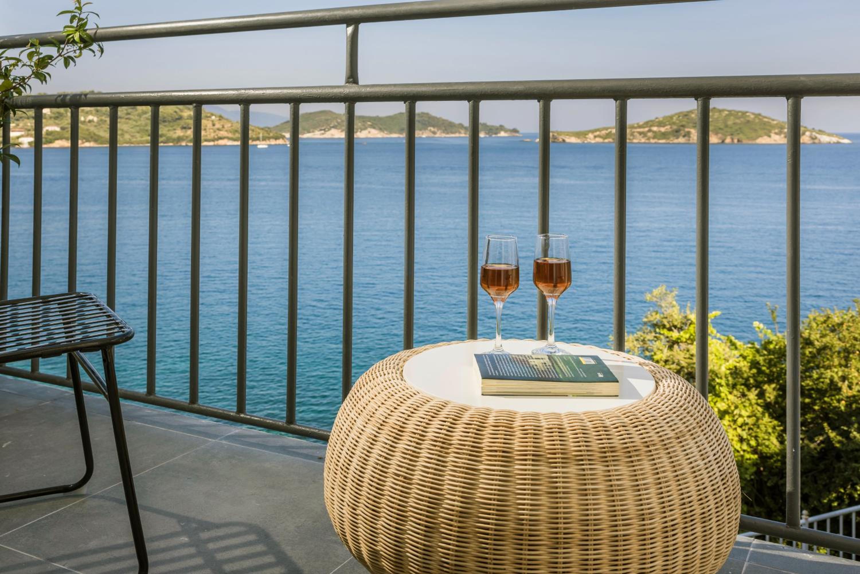 Deluxe Double Room with Balcony photo 2