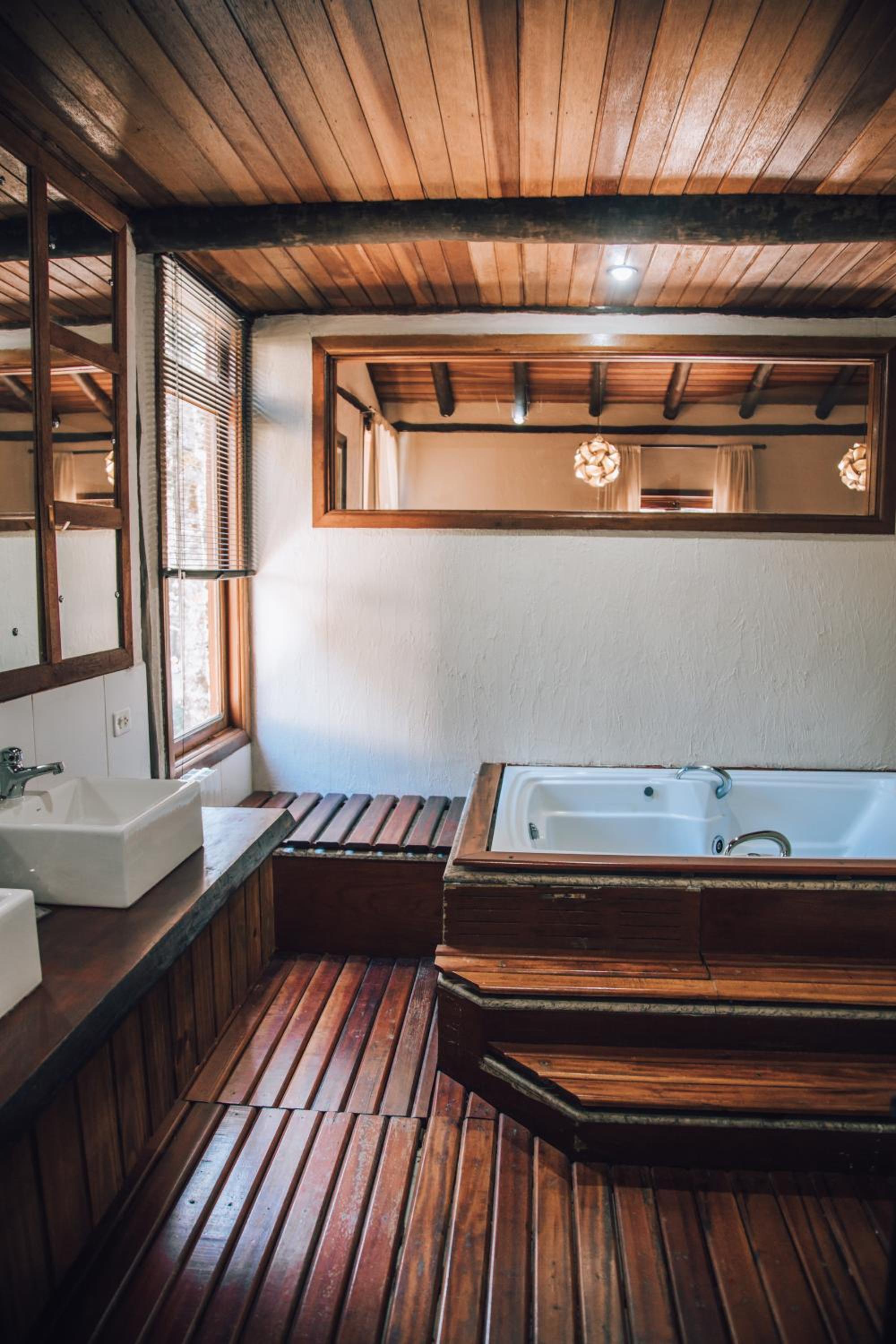 Suite with Spa Bath photo 3