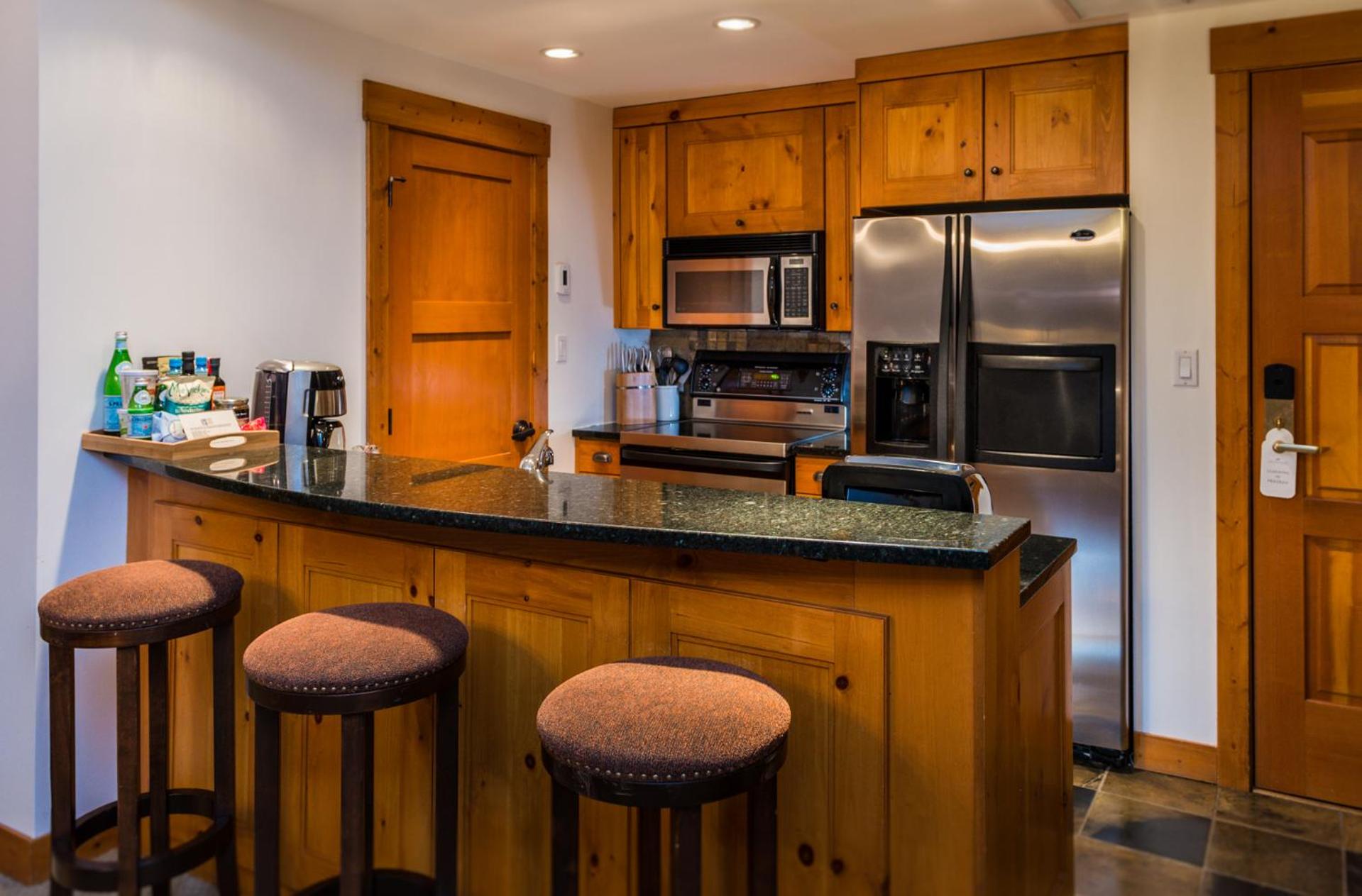 One-Bedroom Suite with Den