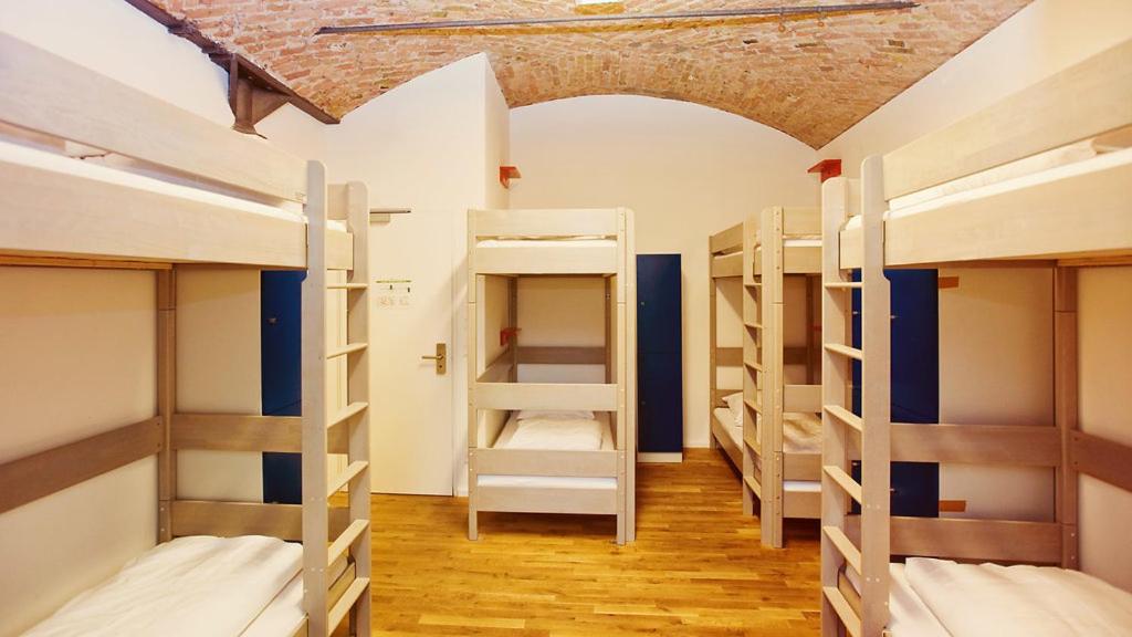Single Bed in Mixed Dormitory Room (8 Beds) with Shared Bathroom on Floor photo 3