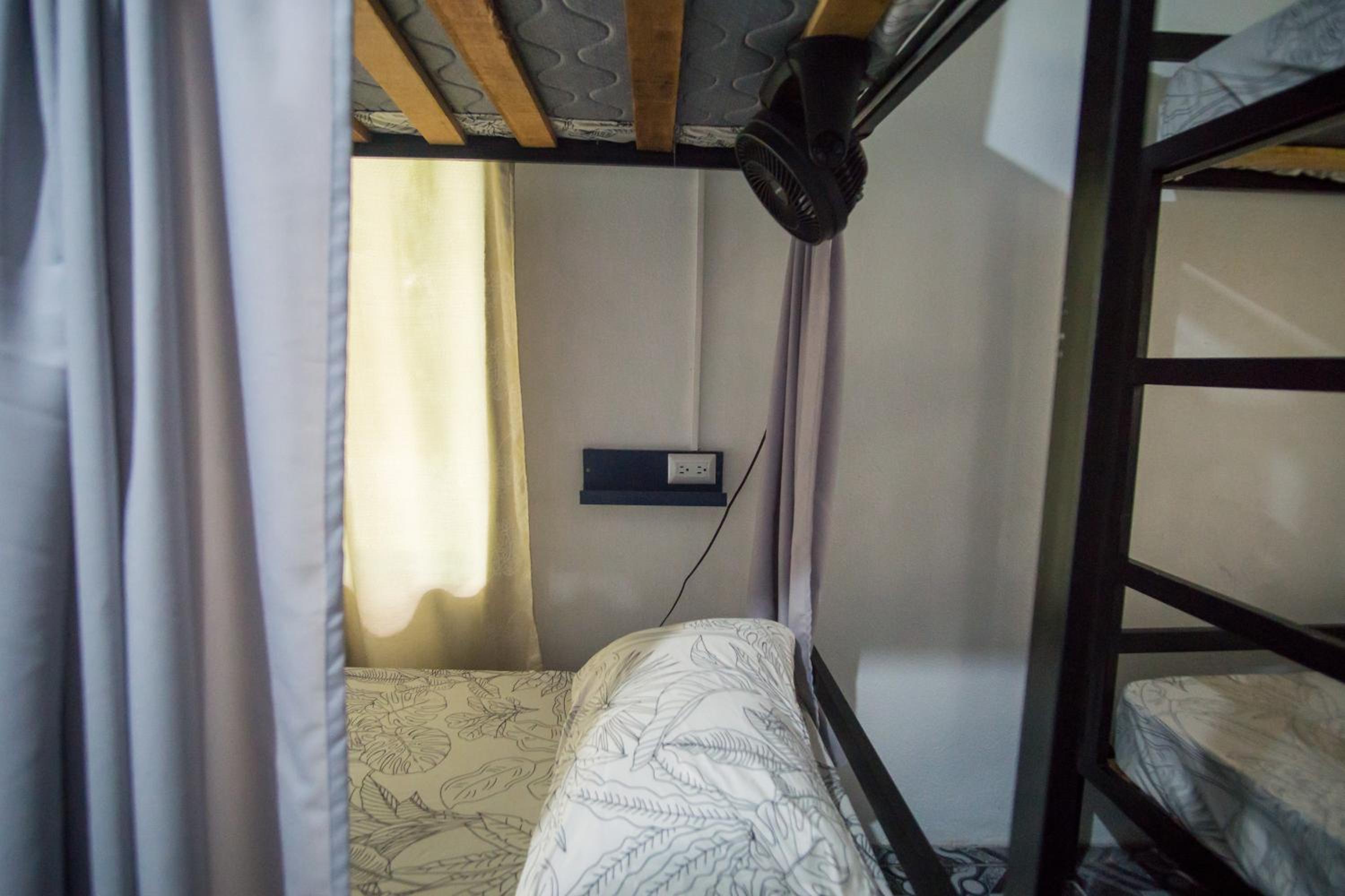 Bed in 10-Bed Mixed Dormitory Room photo 2