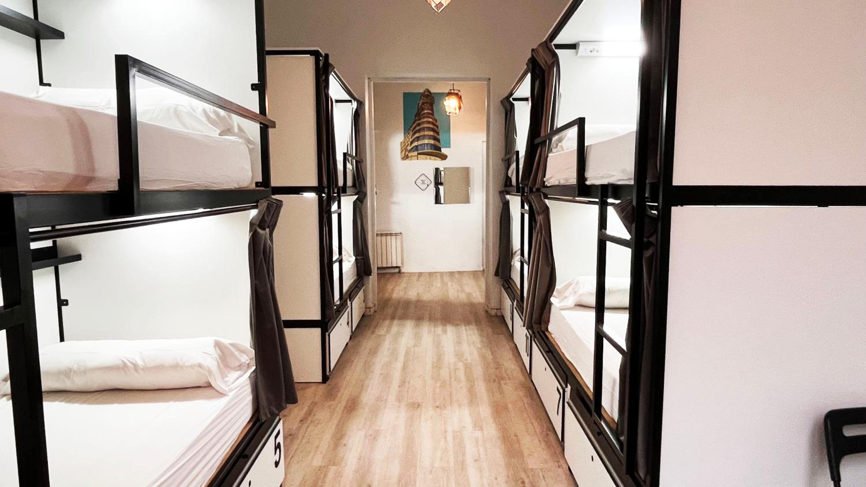 Bed in 12-Bed Dormitory Room with Shared Bathroom photo 3