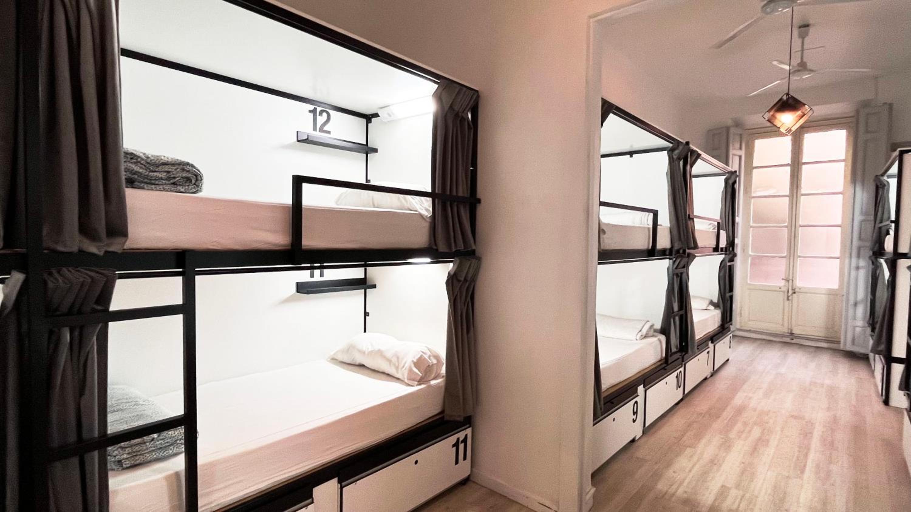 Bed in 12-Bed Dormitory Room with Shared Bathroom photo 2