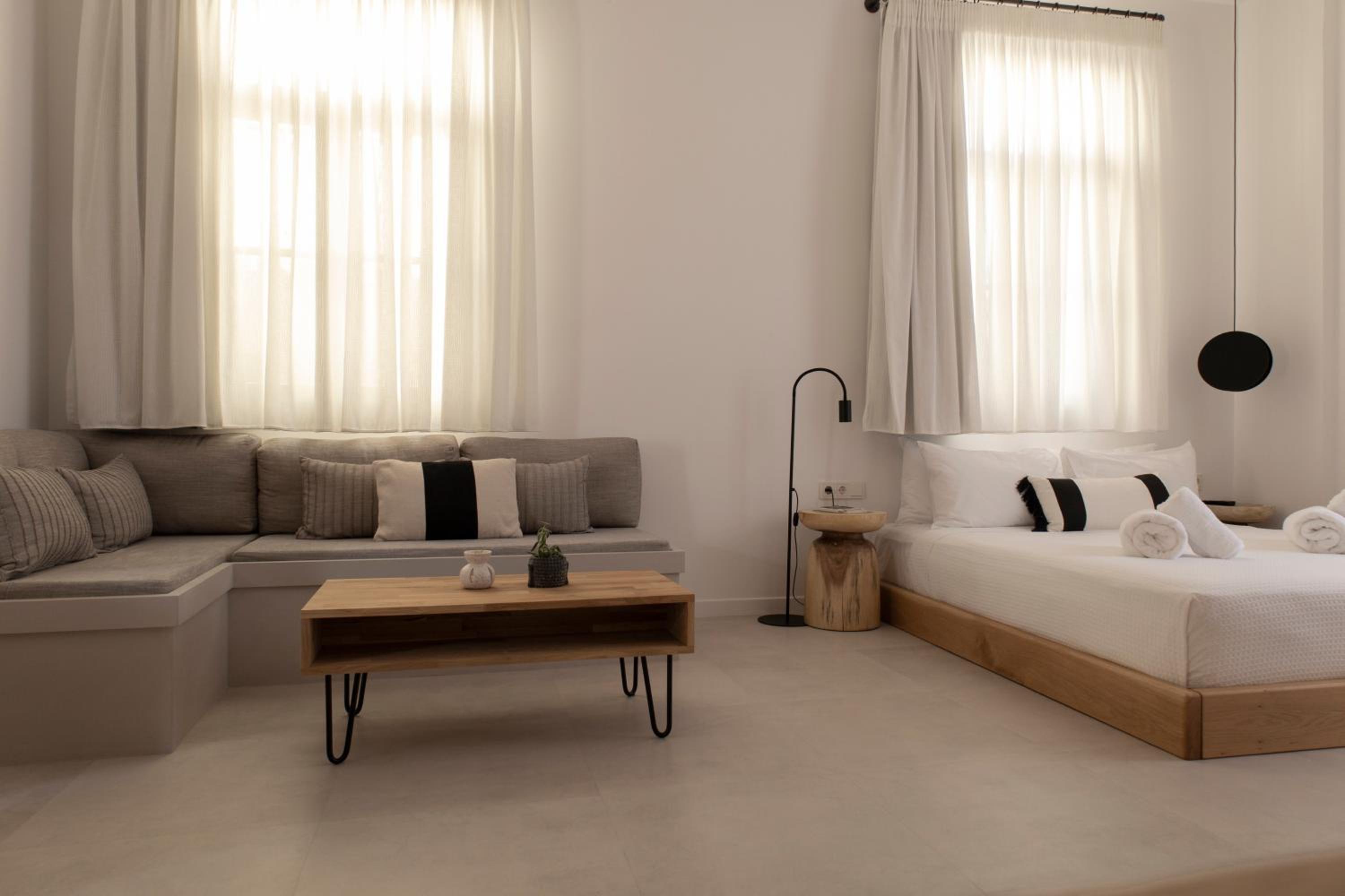 Deluxe Studio with Balcony  - Photo 4