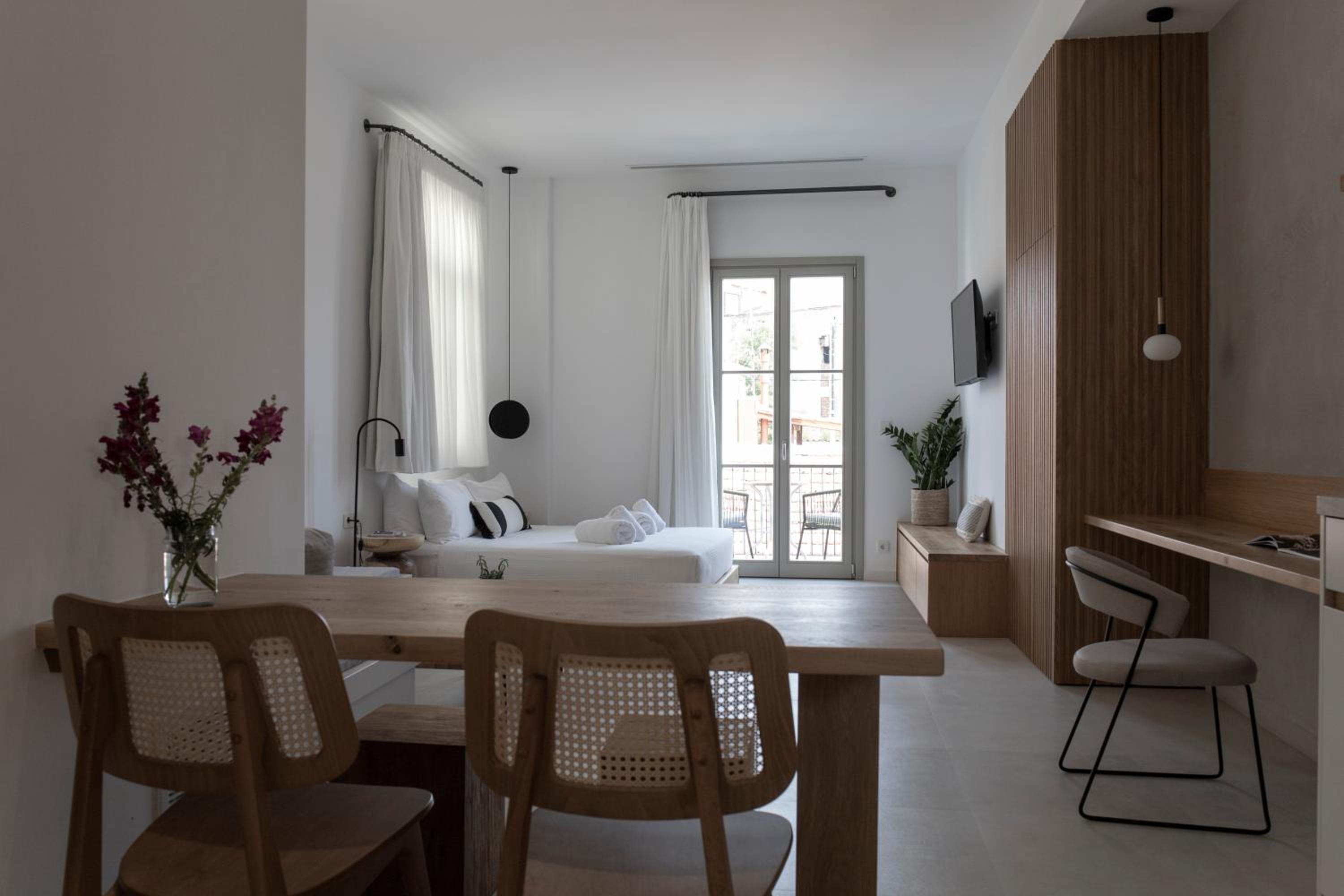 Deluxe Studio with Balcony  - Photo 9