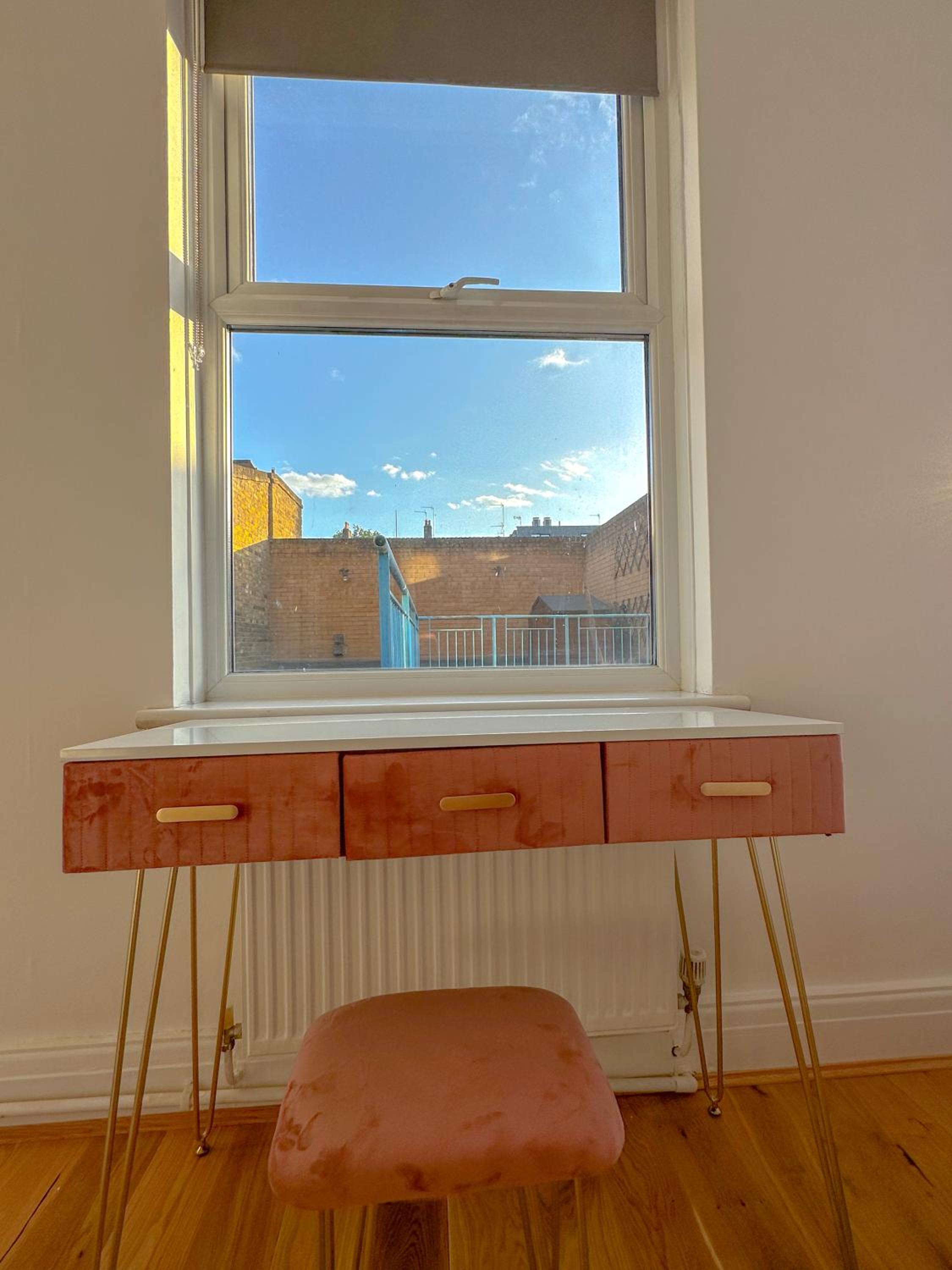 Apartment with Balcony photo 3